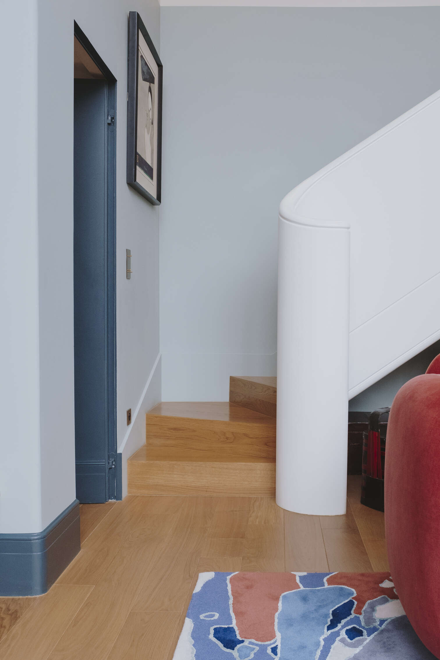 Escalier-sculptural-Agencement-théâtral-Atelier-Parisien