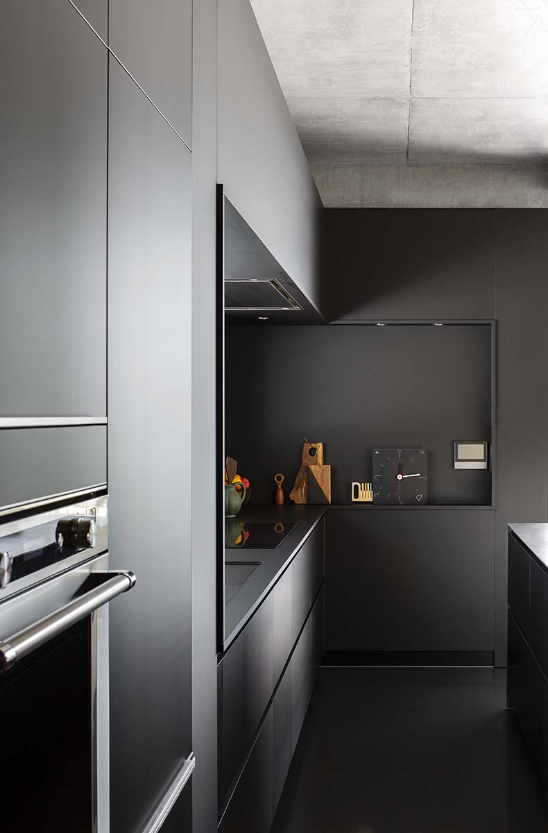 facades-de-cuisine-en-fenix-noir-mat-perene