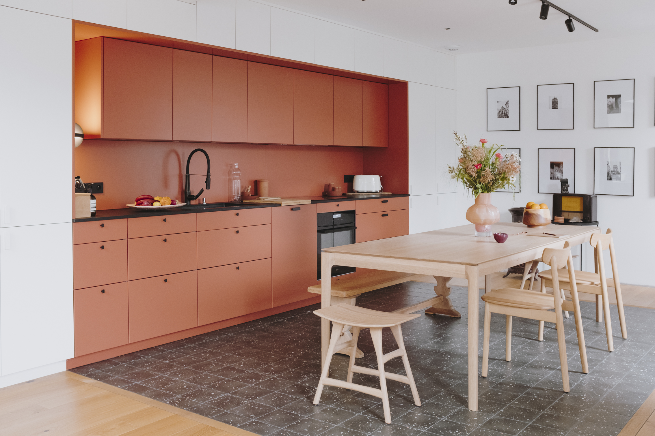 cuisine-originale-terracotta-color-block-perene