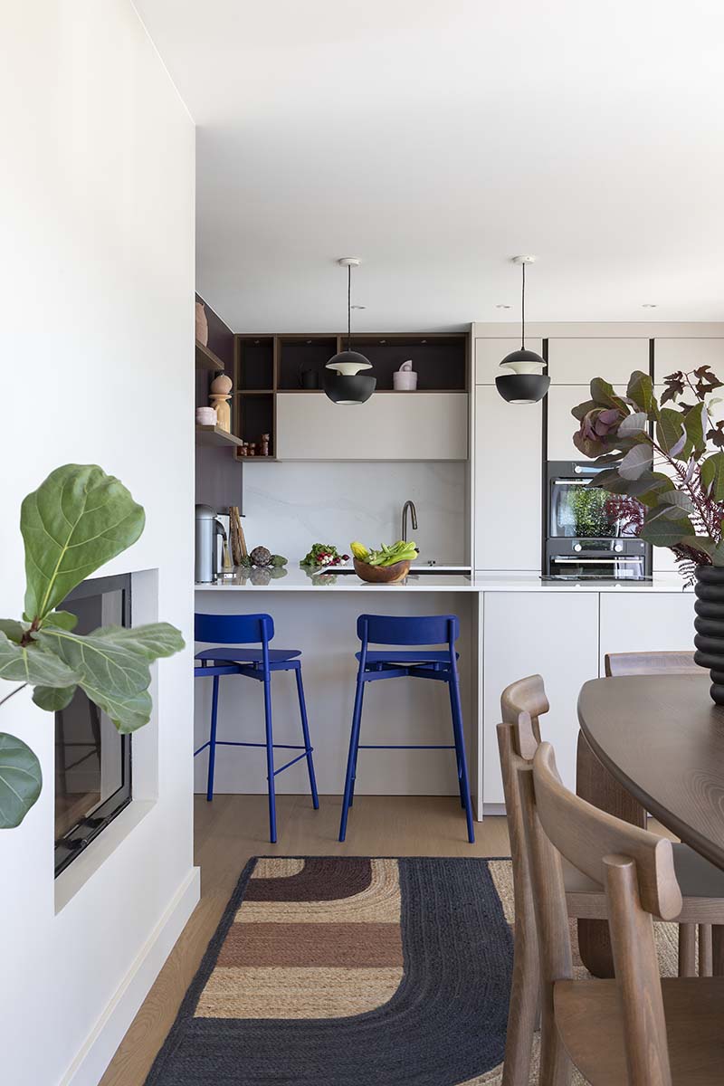 cuisine-ouverte-blanche-design-decoration-perene