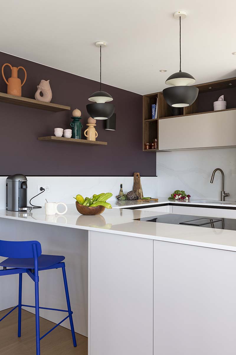 cuisine-ouverte-design-blanche-decoration-perene