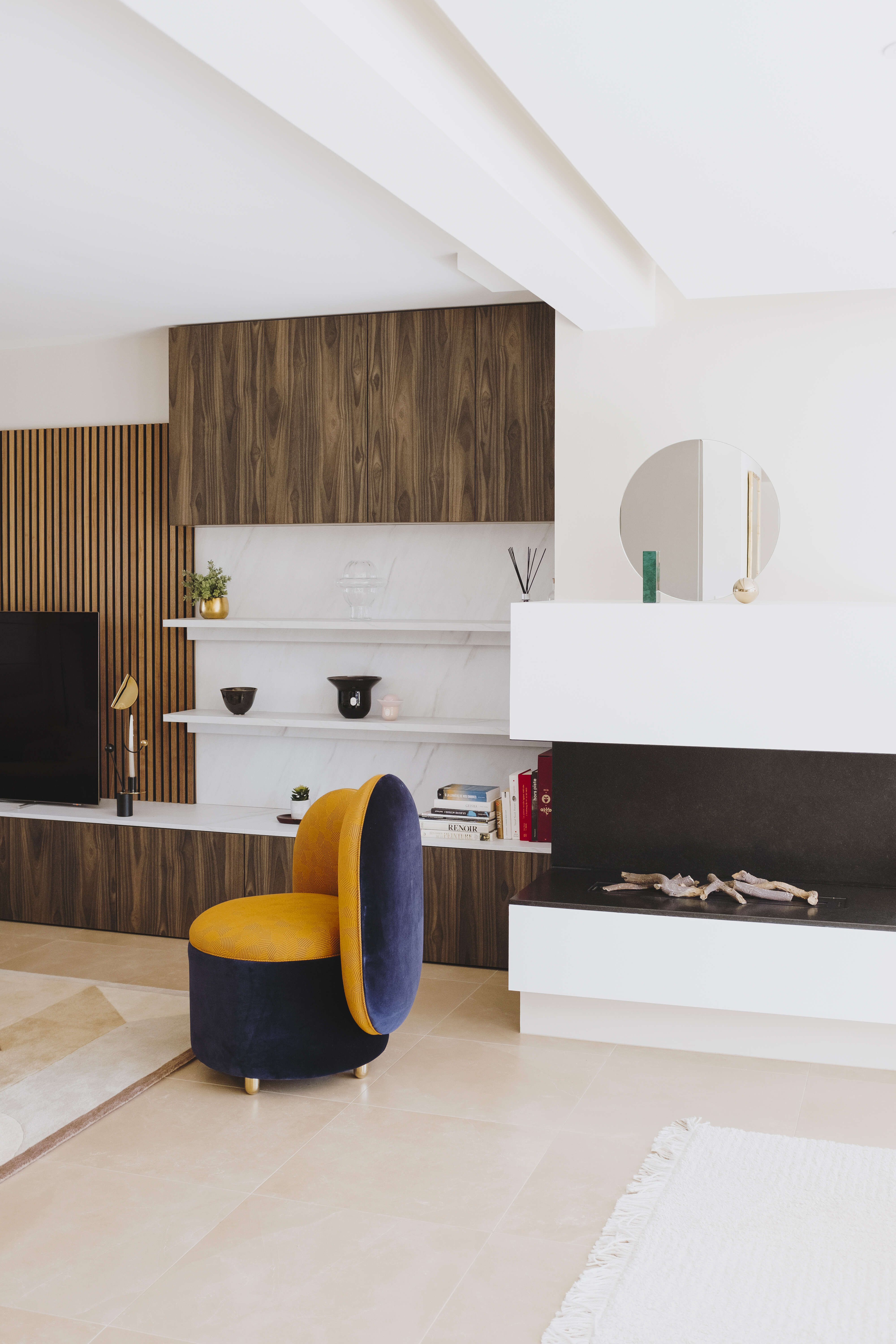 cheminee-et-bibliotheque-sur-mesure-perene