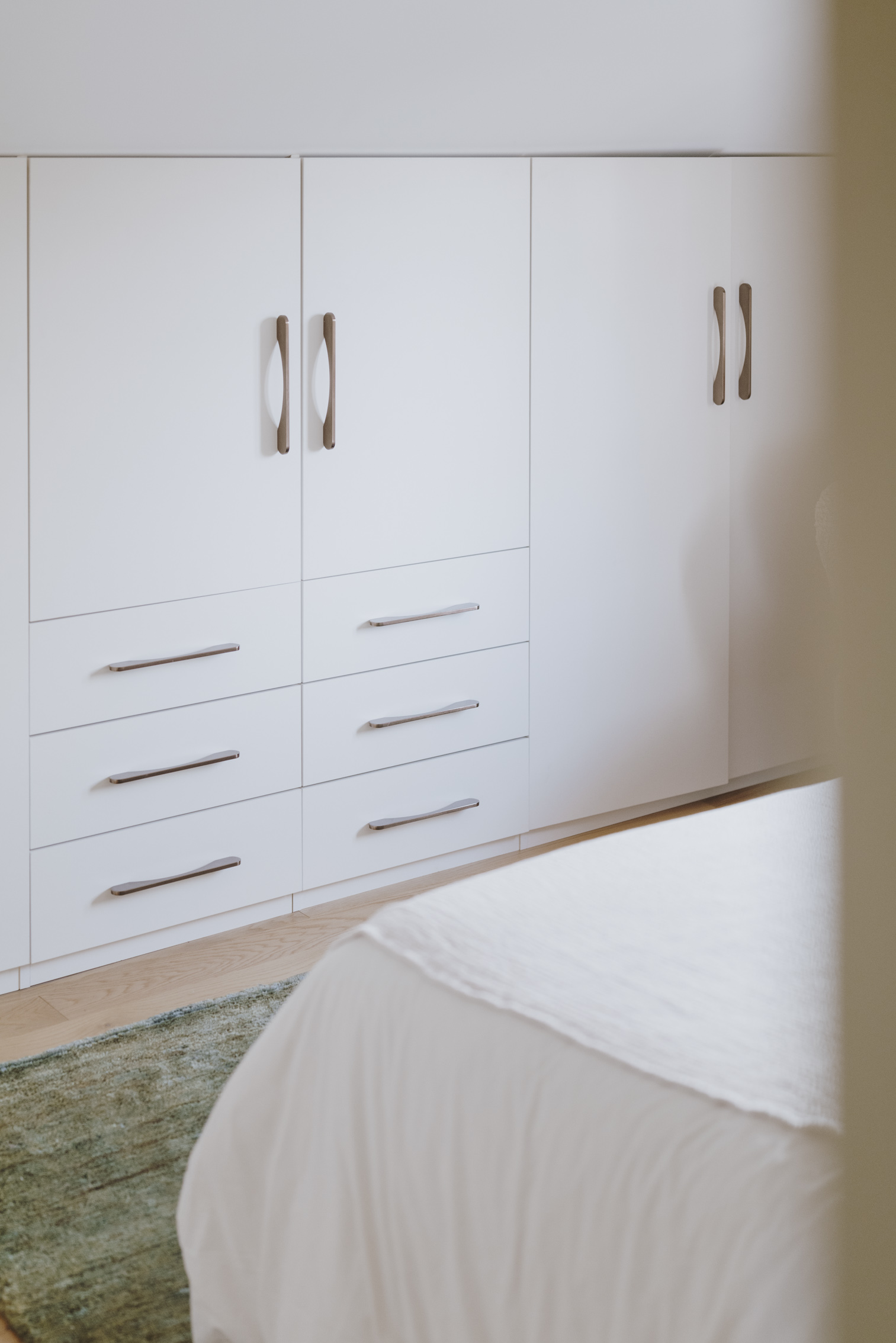 dressing-sur-mesure-chambre-sous-pente-perene