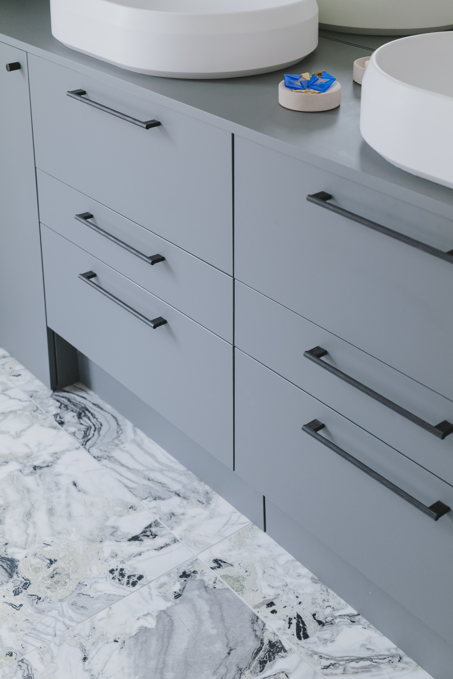 meuble-salle-de-bain-vert-d-eau-perene