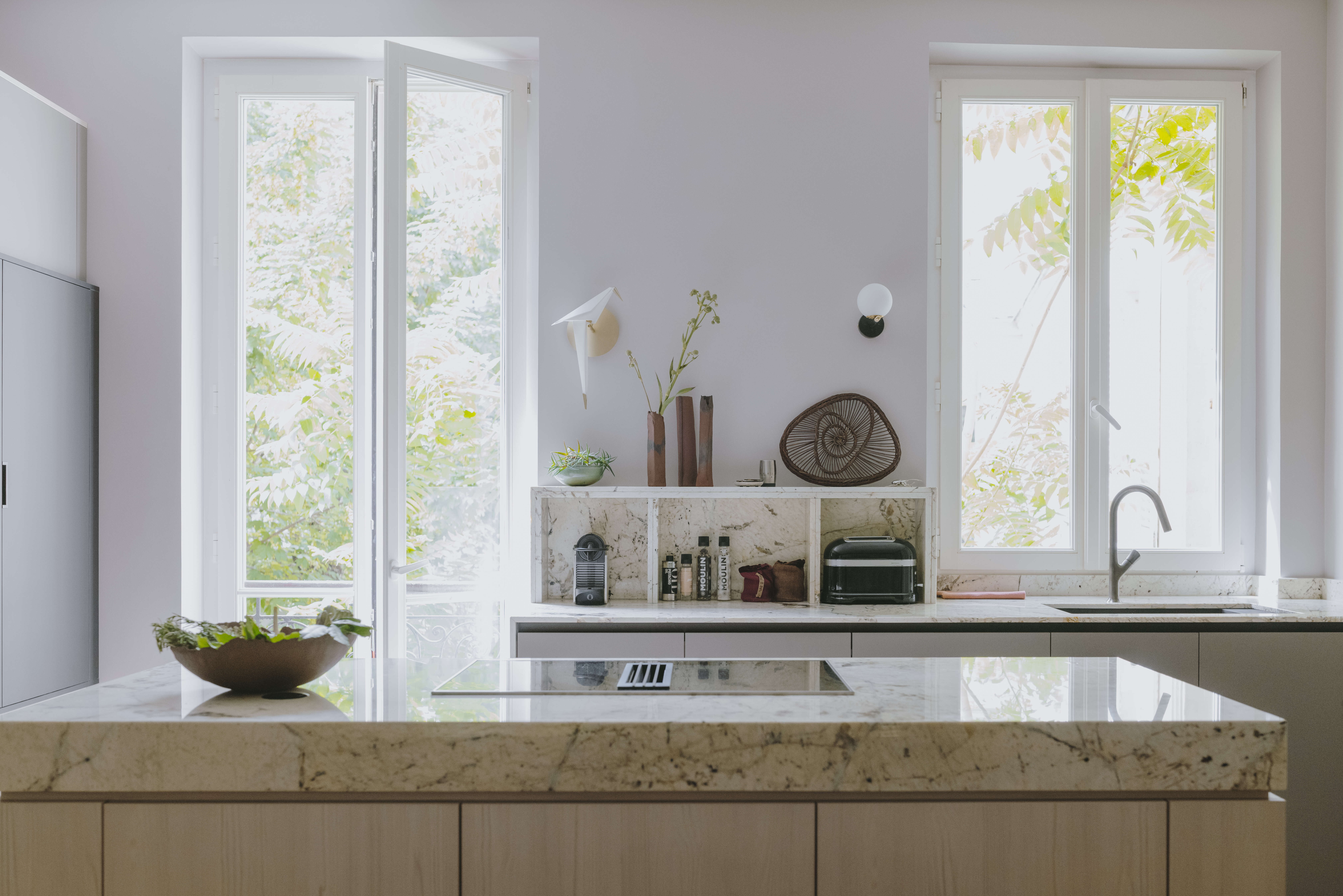 ilot-central-en-marbre-dans-cuisine-perene