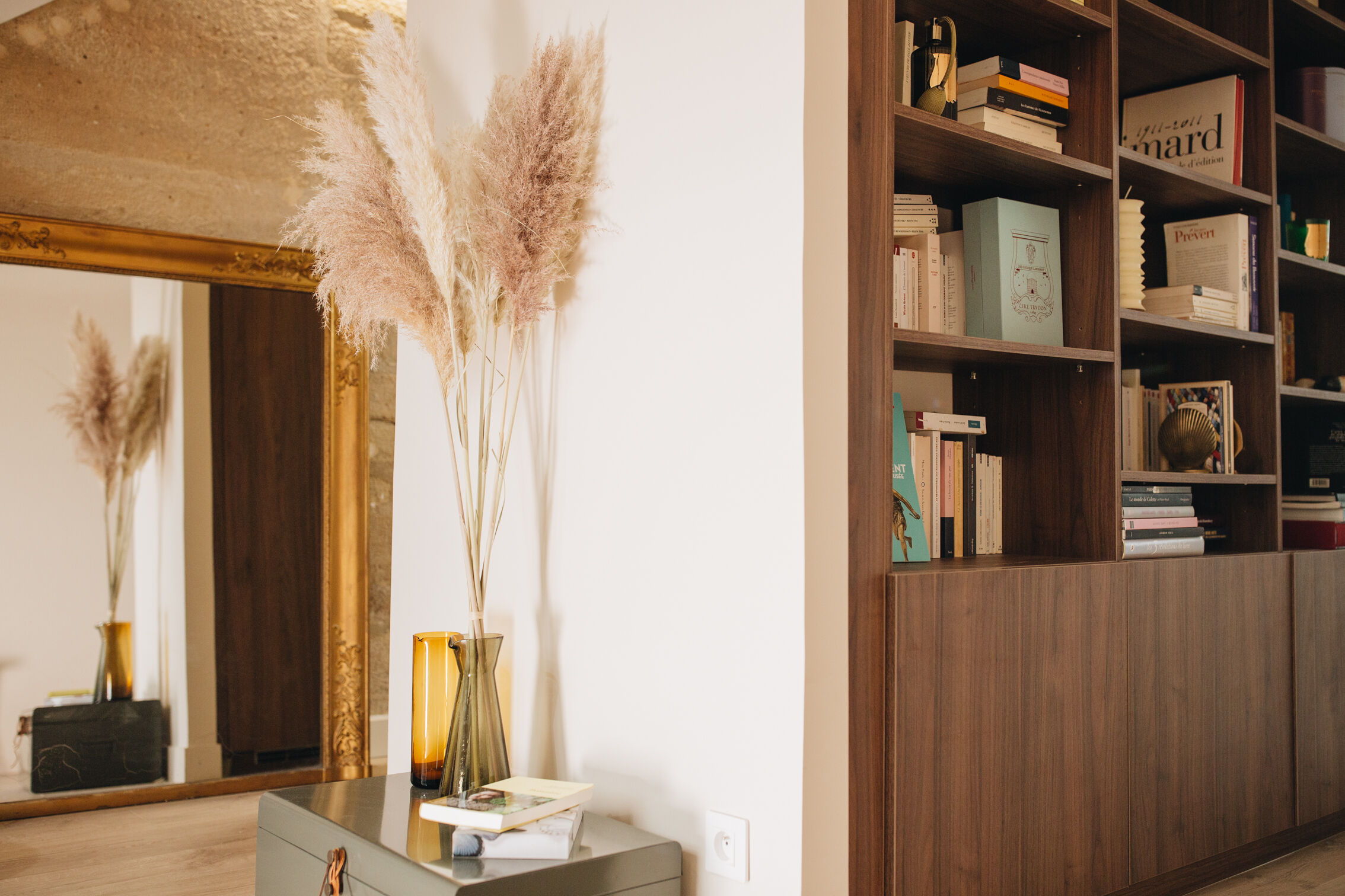 bibliotheque-salon-duplex-parisien-perene