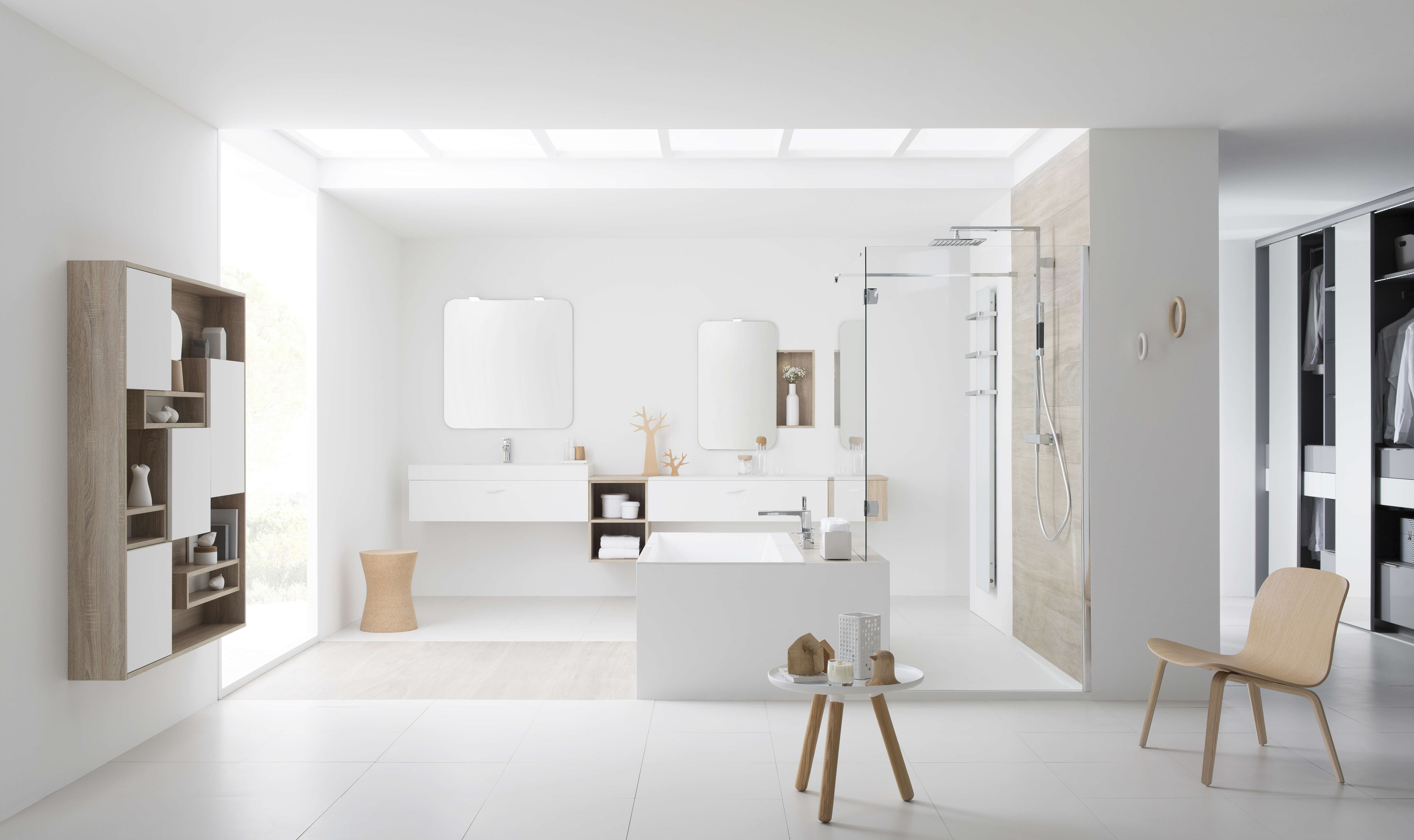 salle-de-bain-sur-mesure-lumineuse-blanche-perene