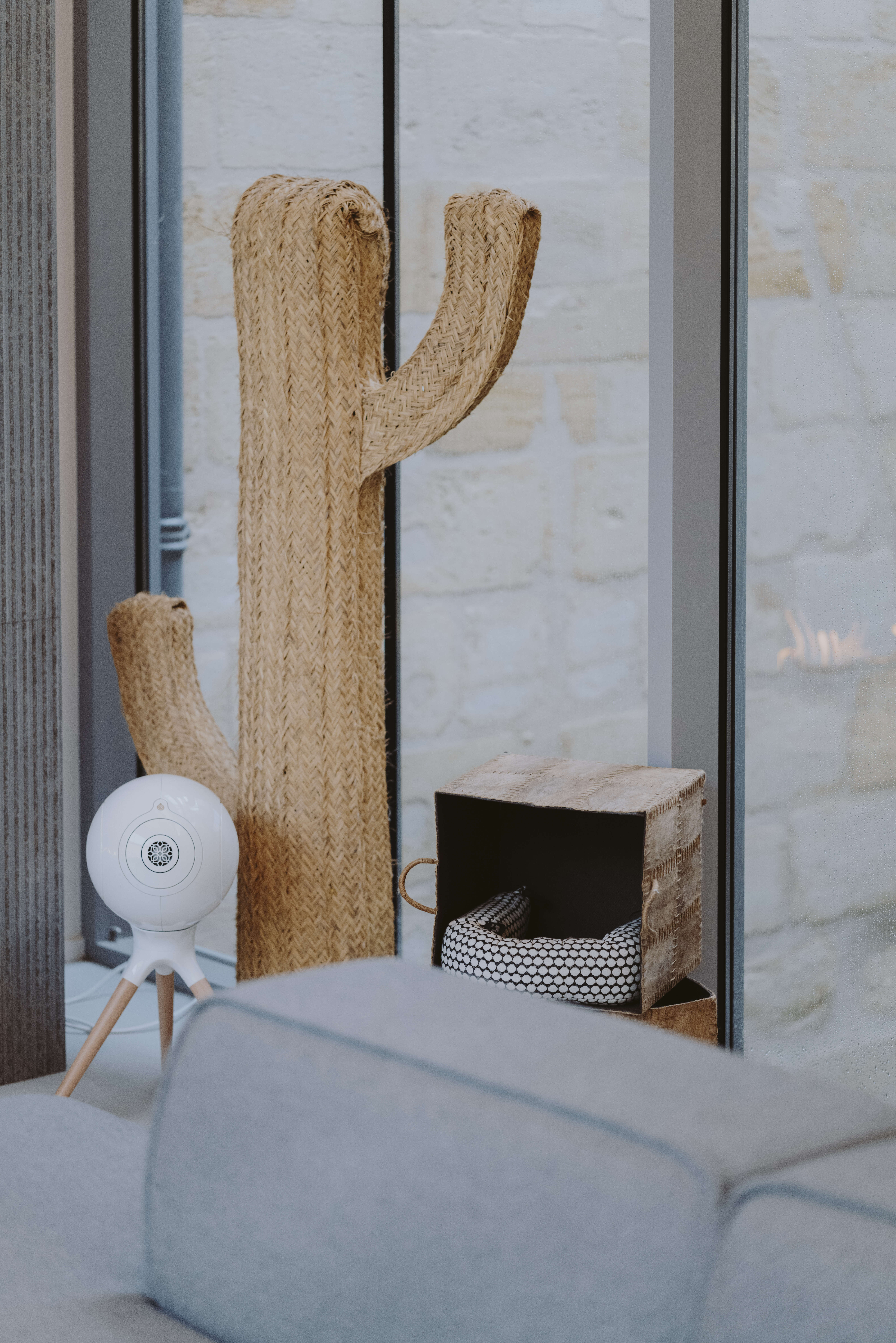 renovation-salon-loft-minimaliste-perene