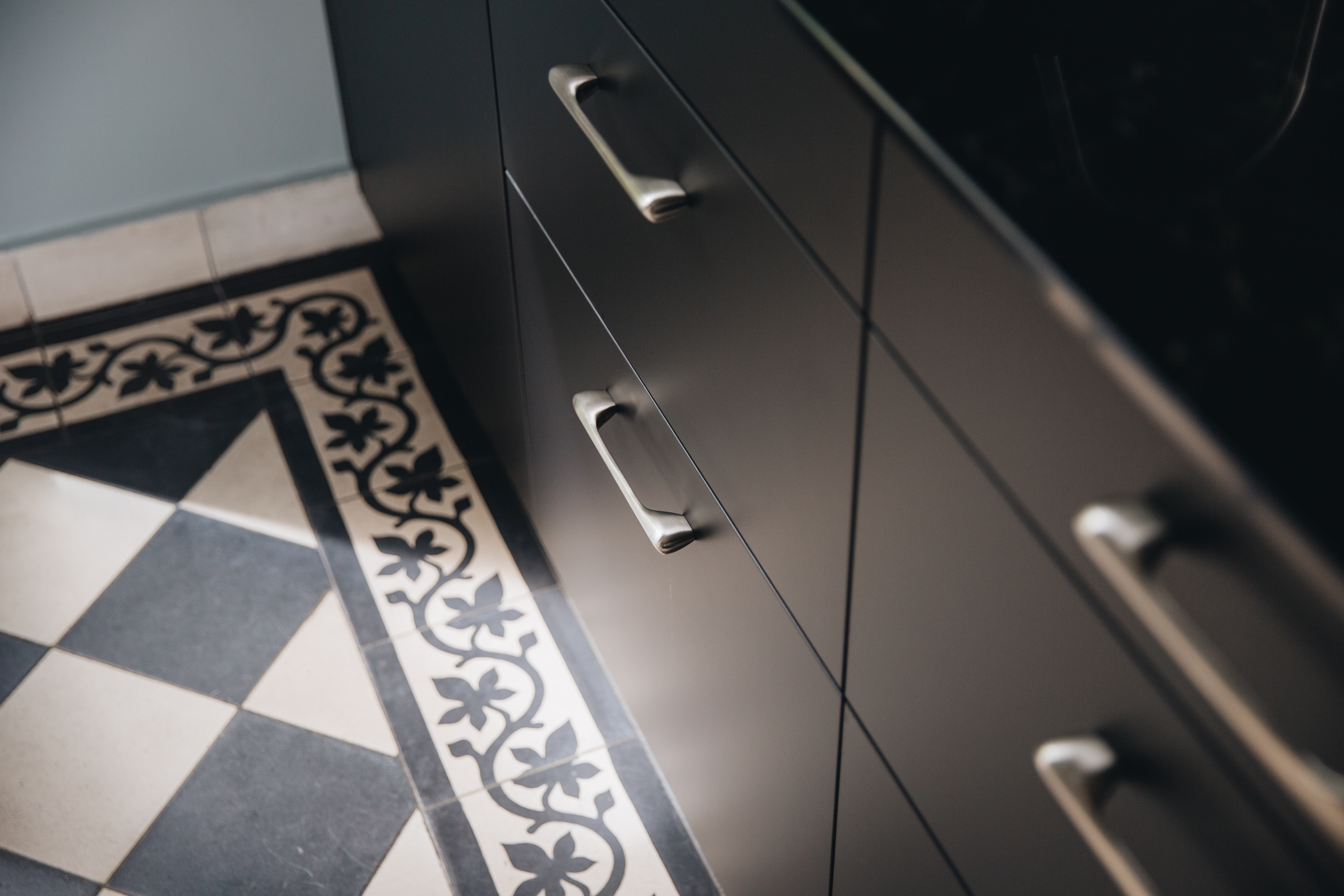 detail-poignee-cuisine-noir-mat