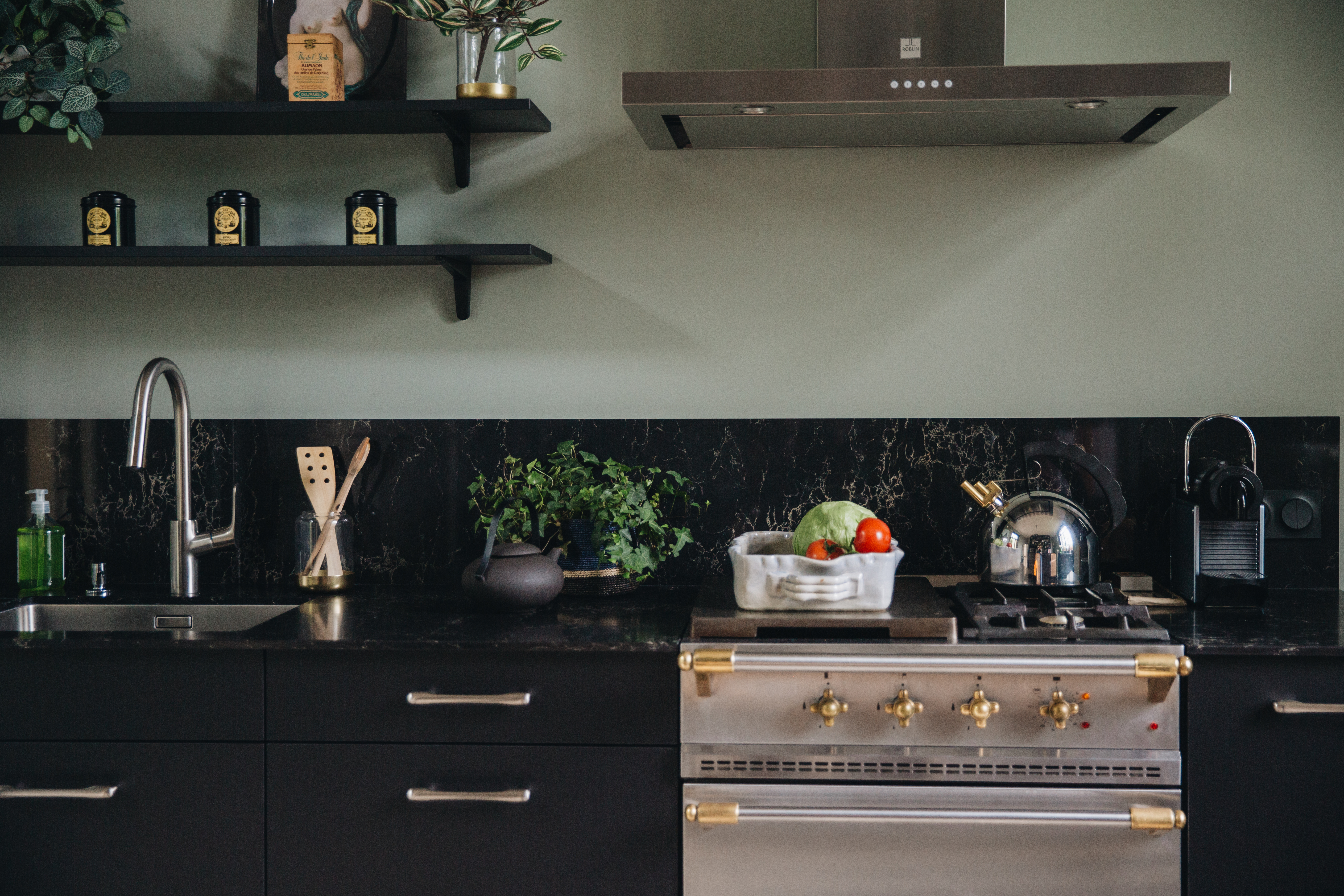 piano-cuisson-cuisine-noir-mat