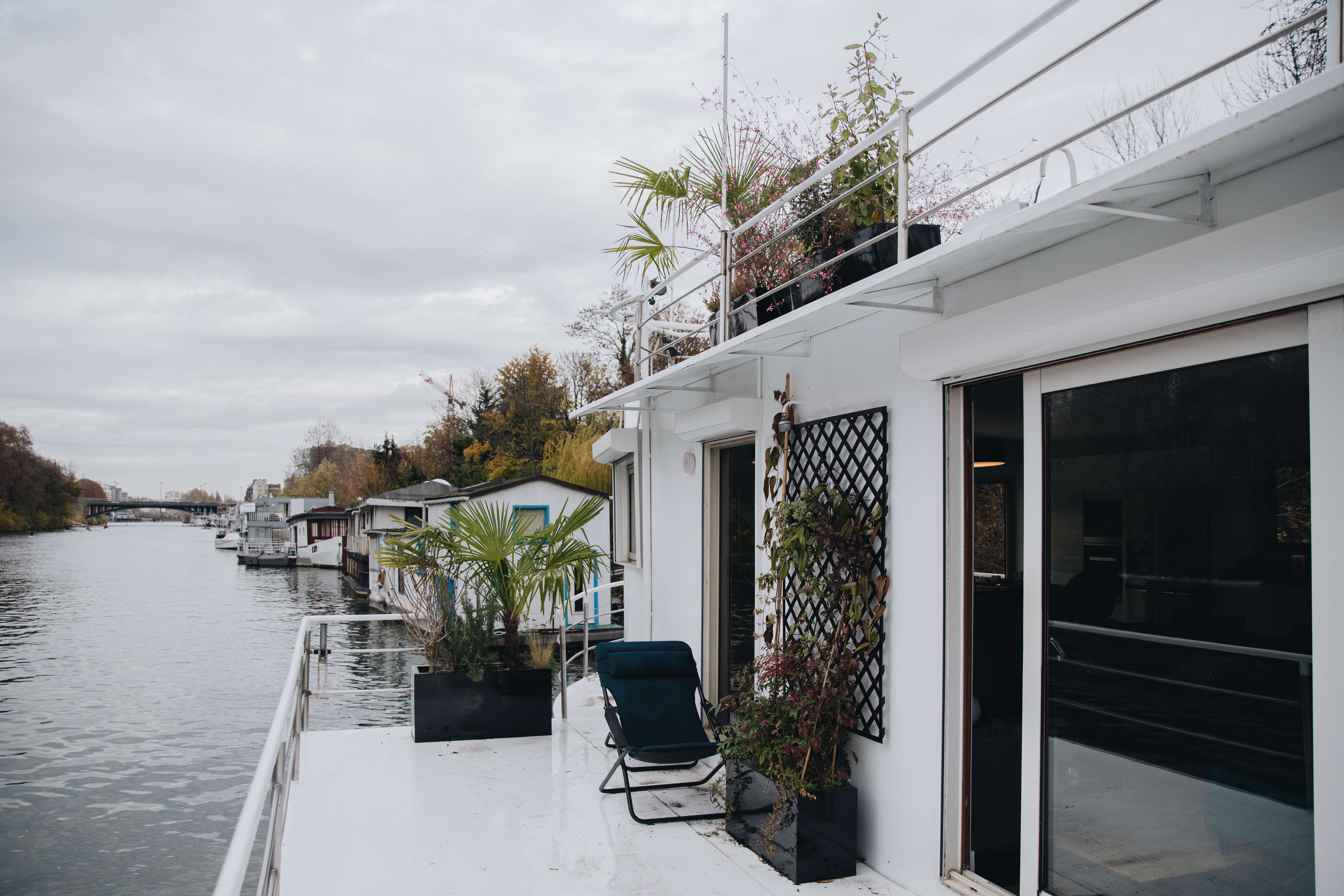 Cuisine-sur-l'eau-exterieur-Perene