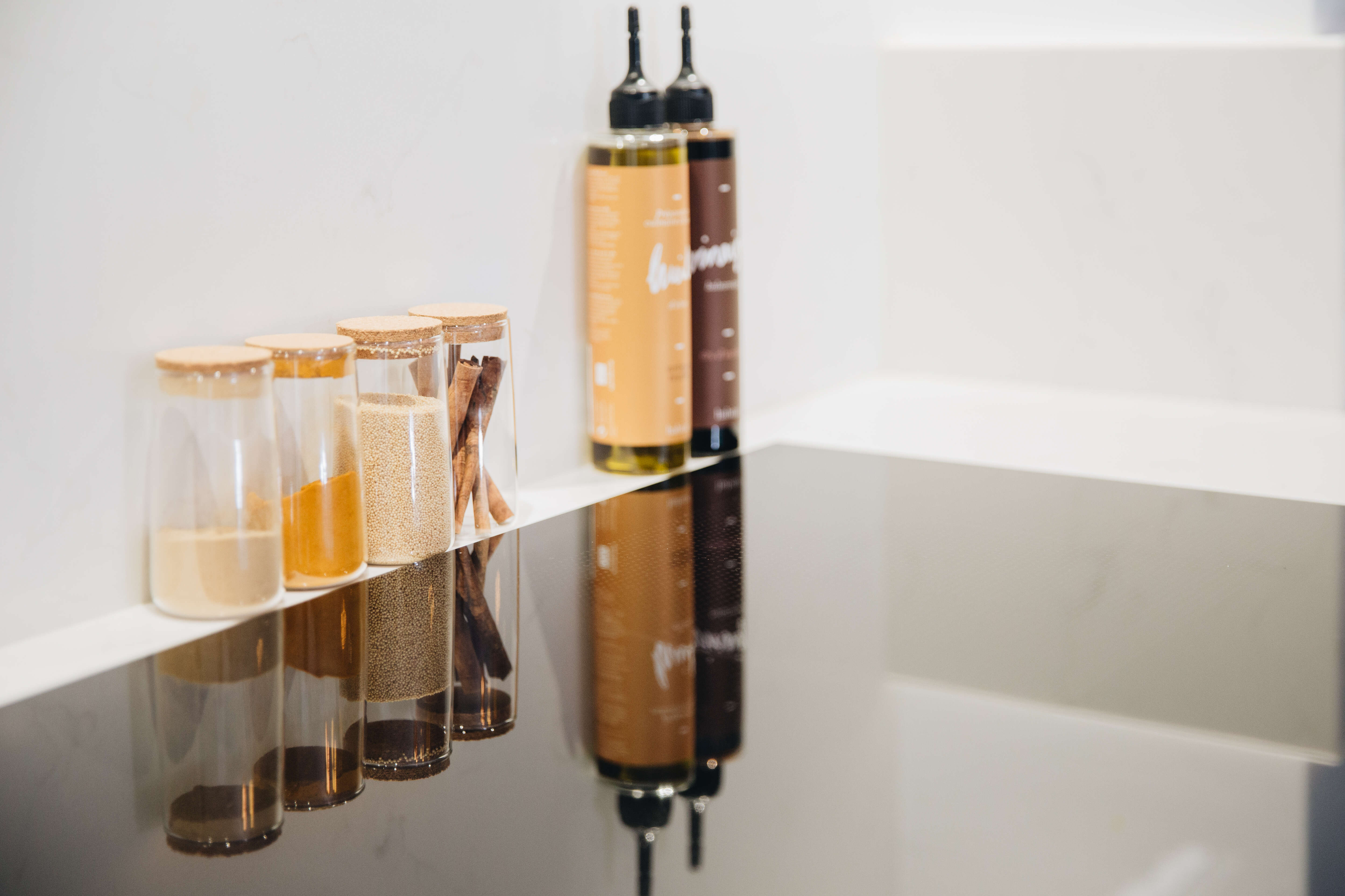 Condiments-cuisine-bâtisse-élégante-et-familiale-Perene