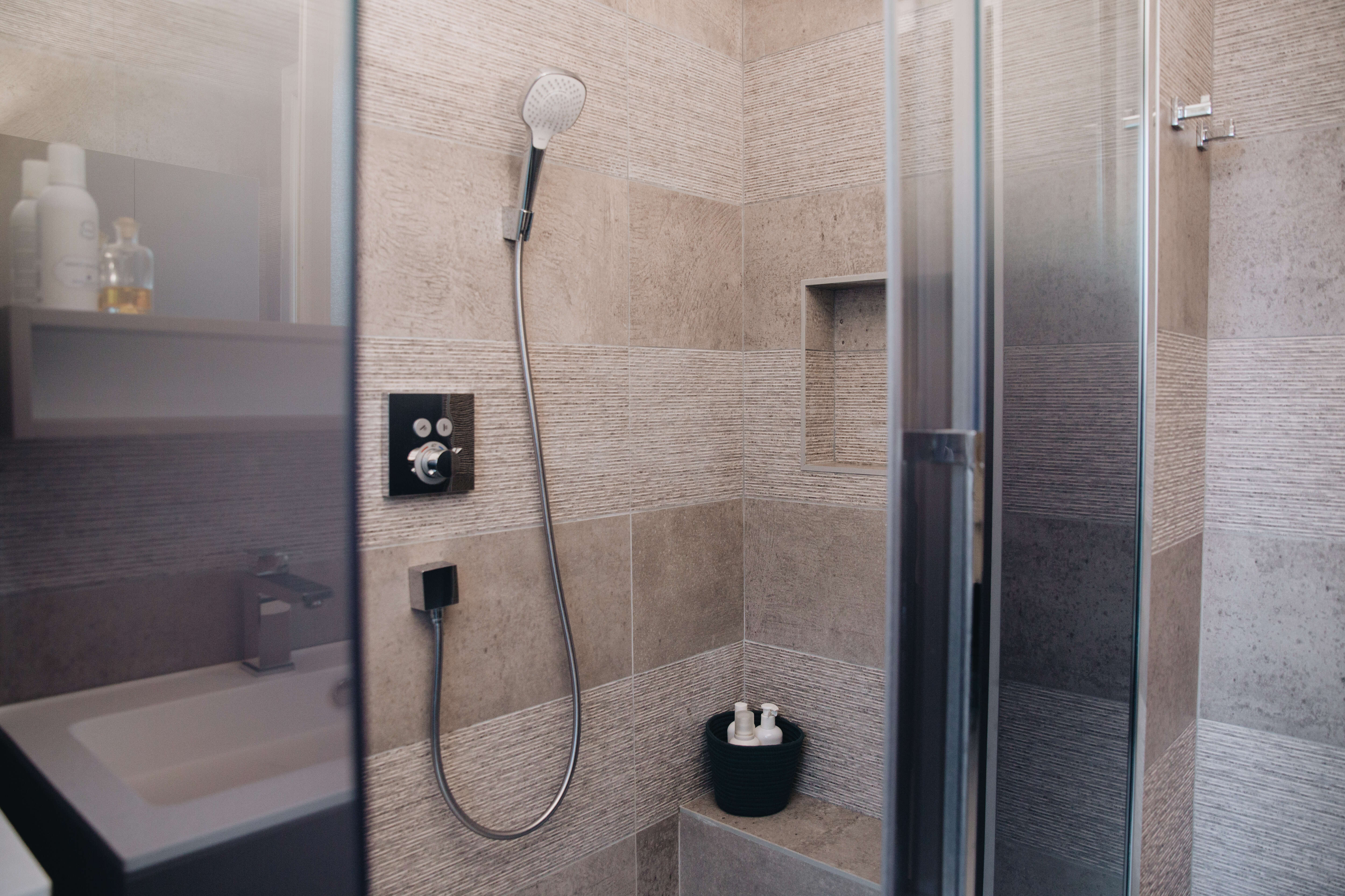 Salle-de-douche-Perene