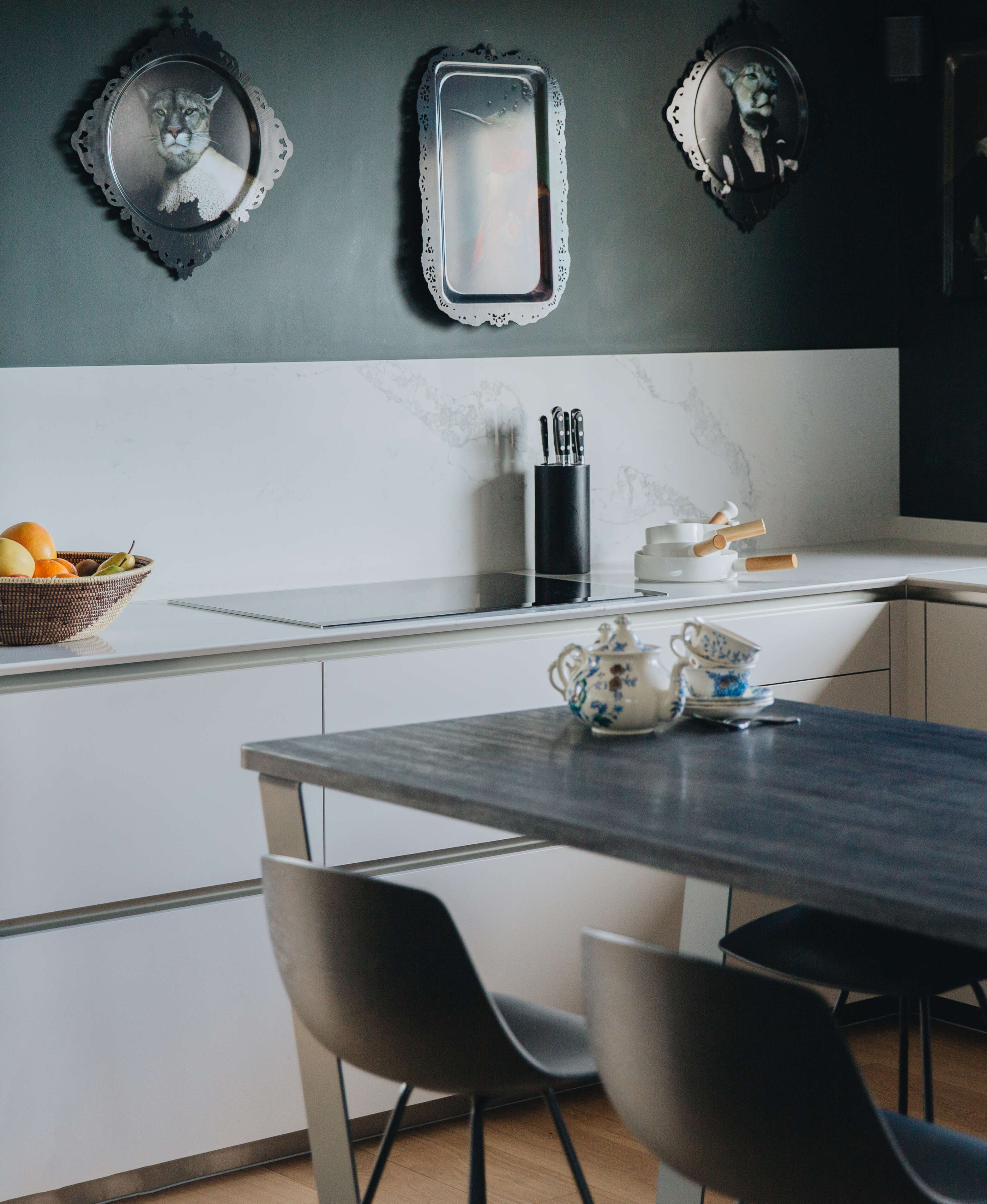 plaque-de-cuisson-cuisine-maison-familiale-perene