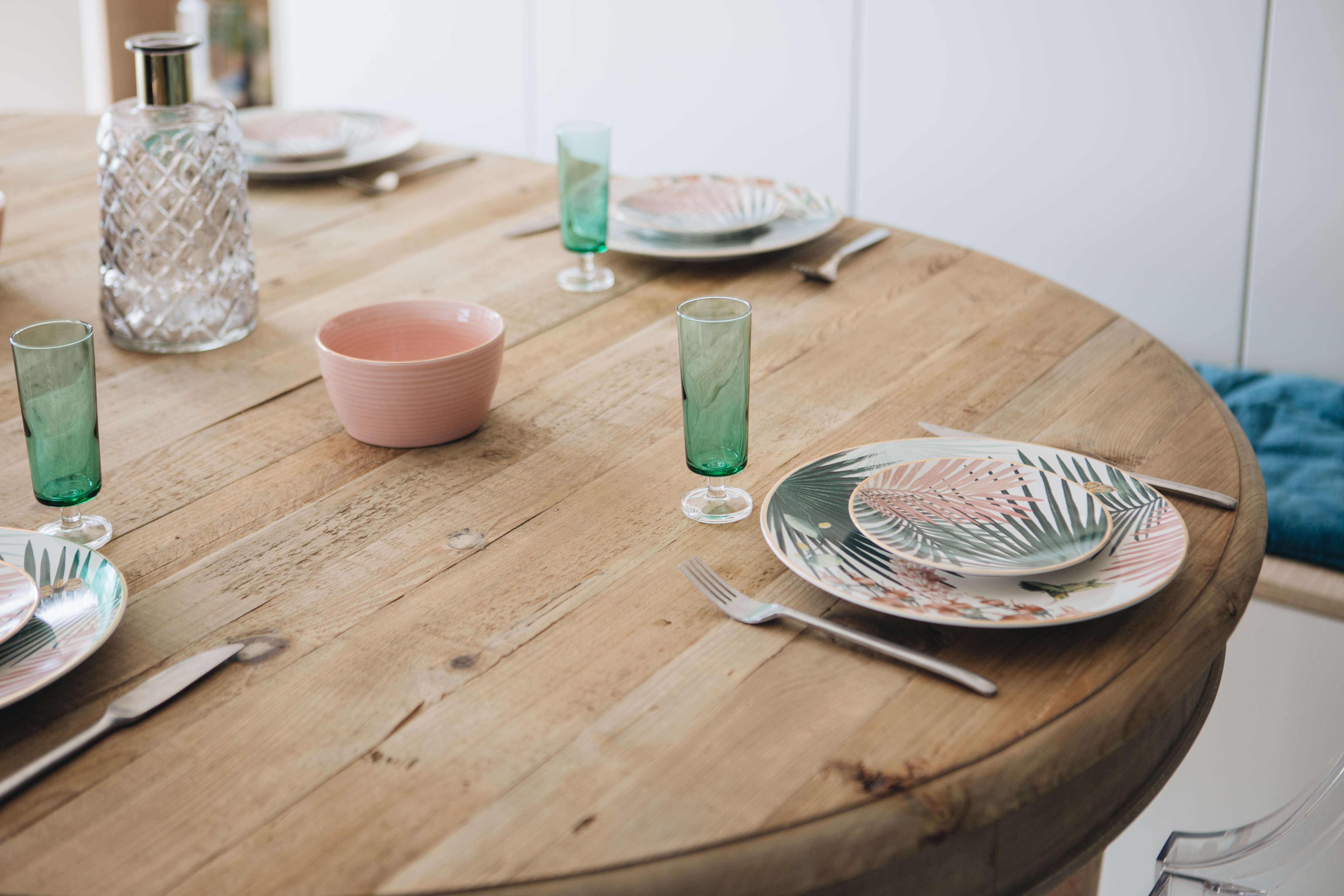 table-a-manger-bois-cuisine-esprit-scandinave-perene