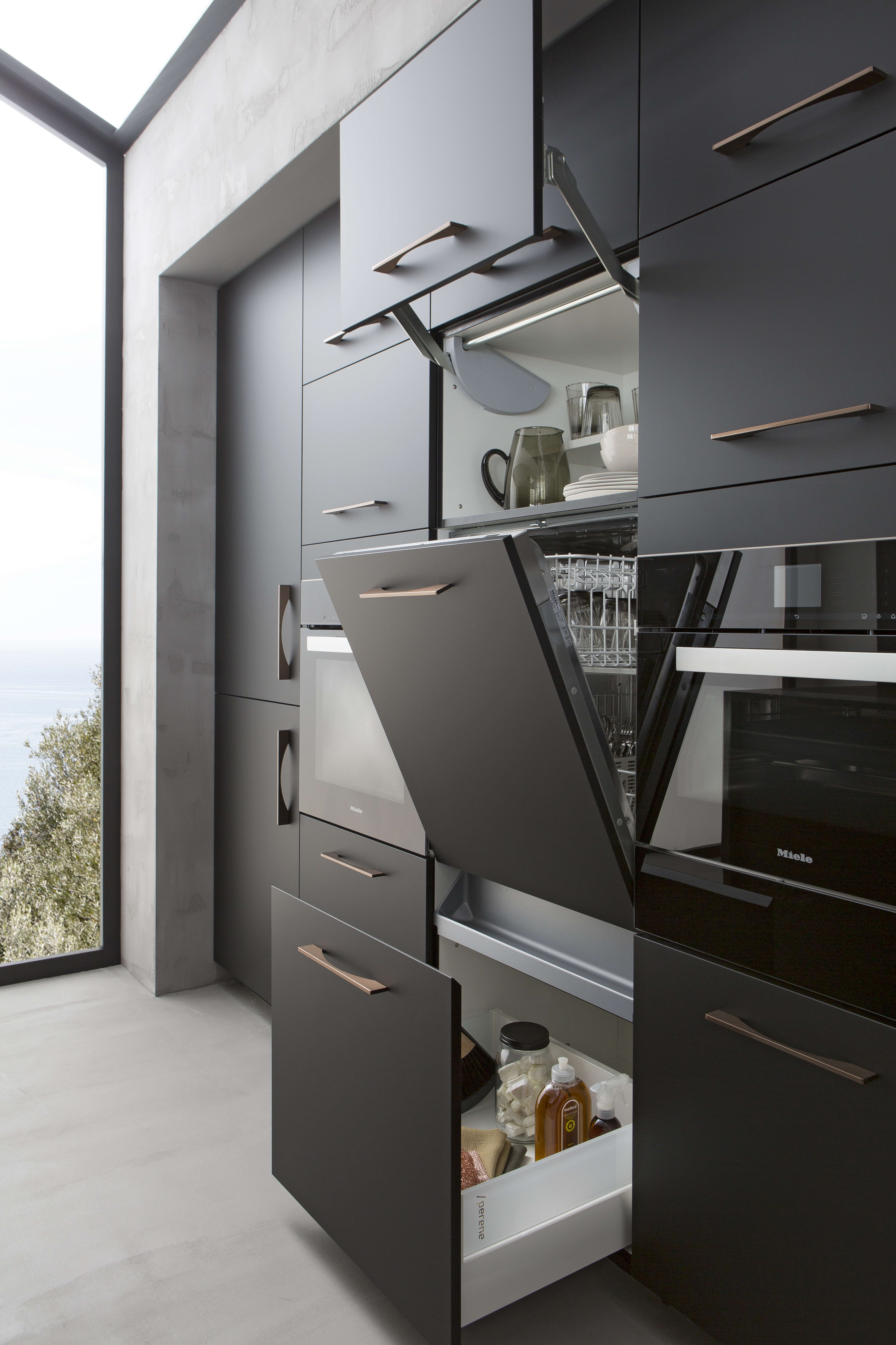 rangements-cuisine-noir-mat-maison-architecte-perene