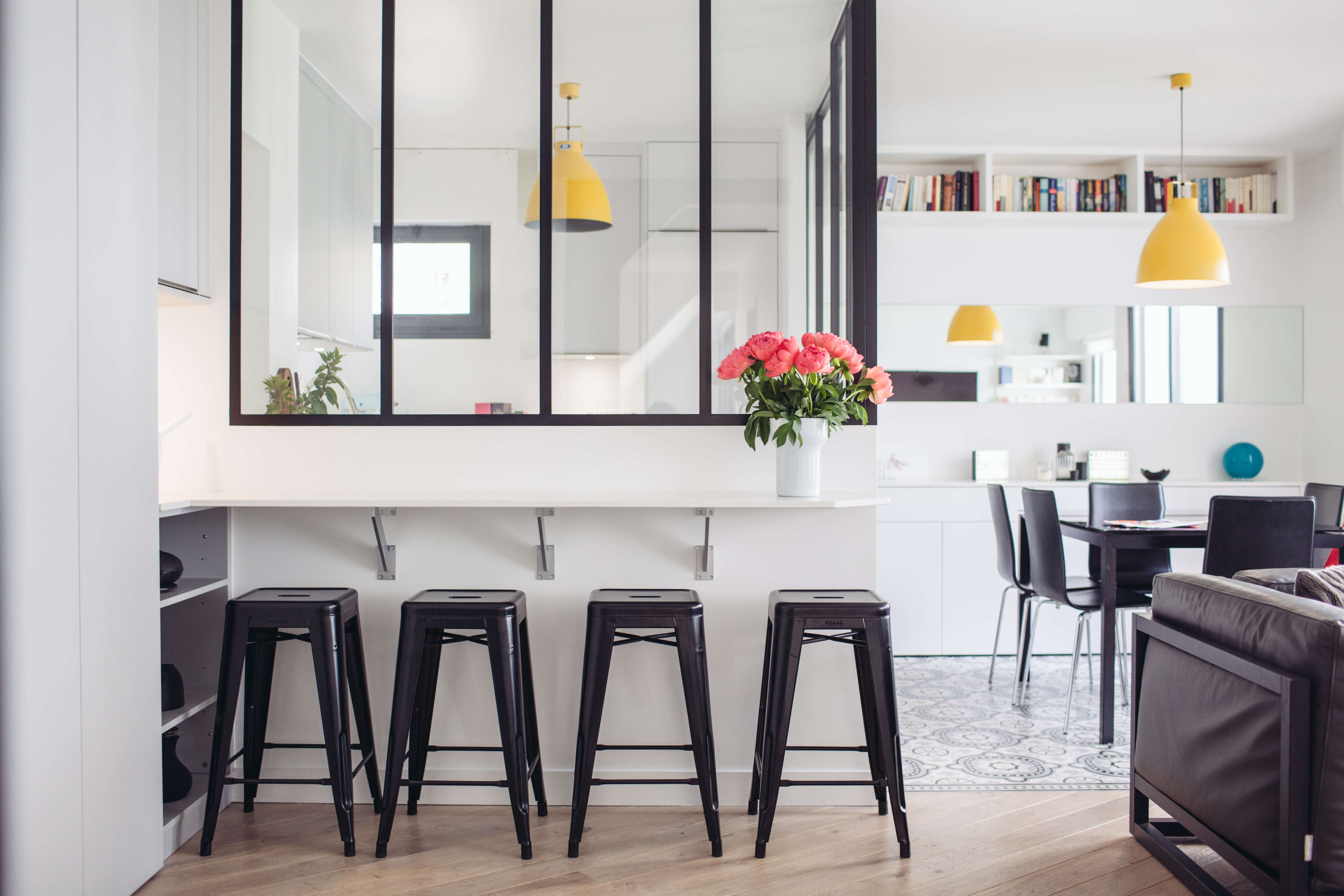 cuisine-lumineuse-ouverte-sur-salon-perene