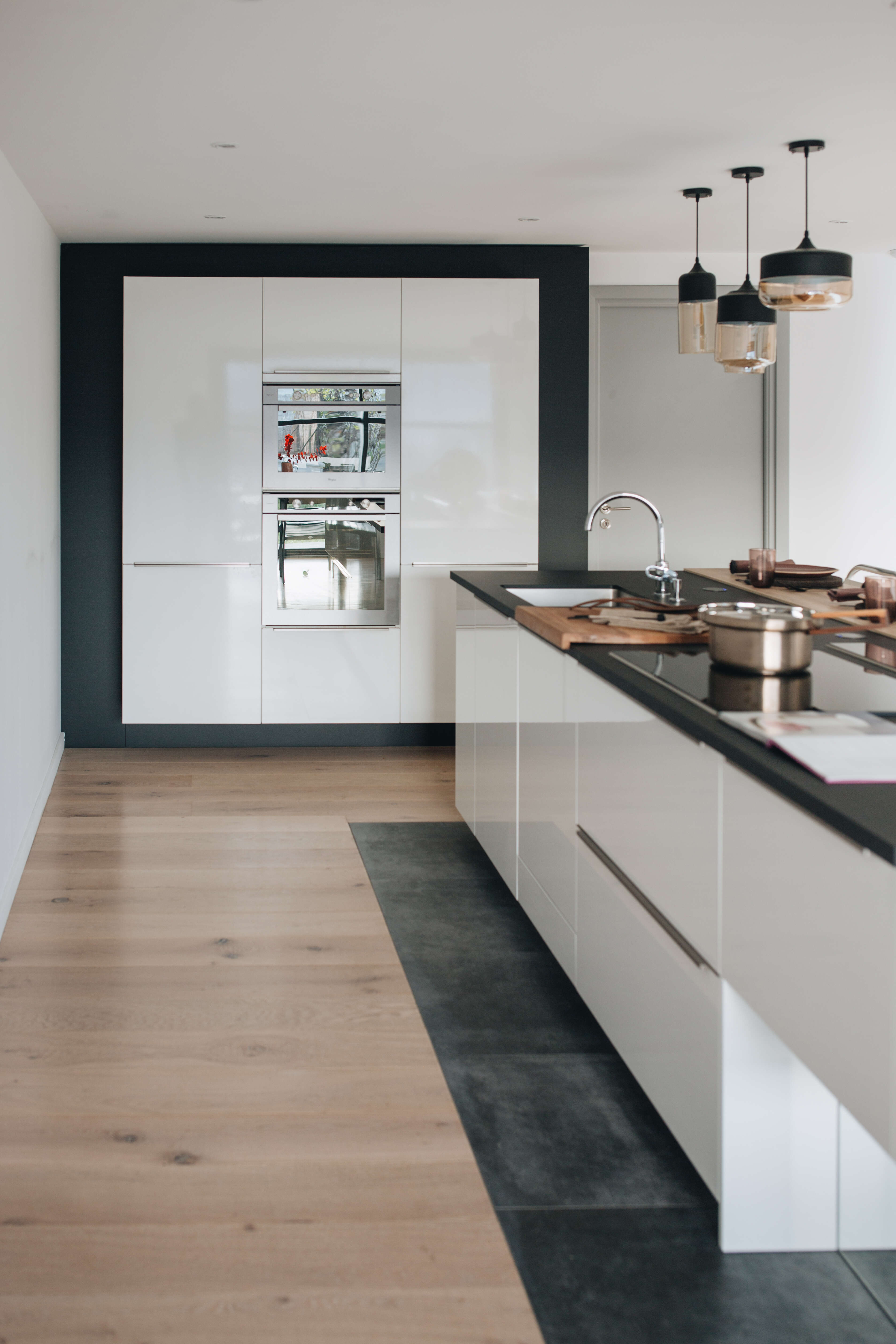 Elegance-et-minimalisme-pour-cette-cuisine-perene