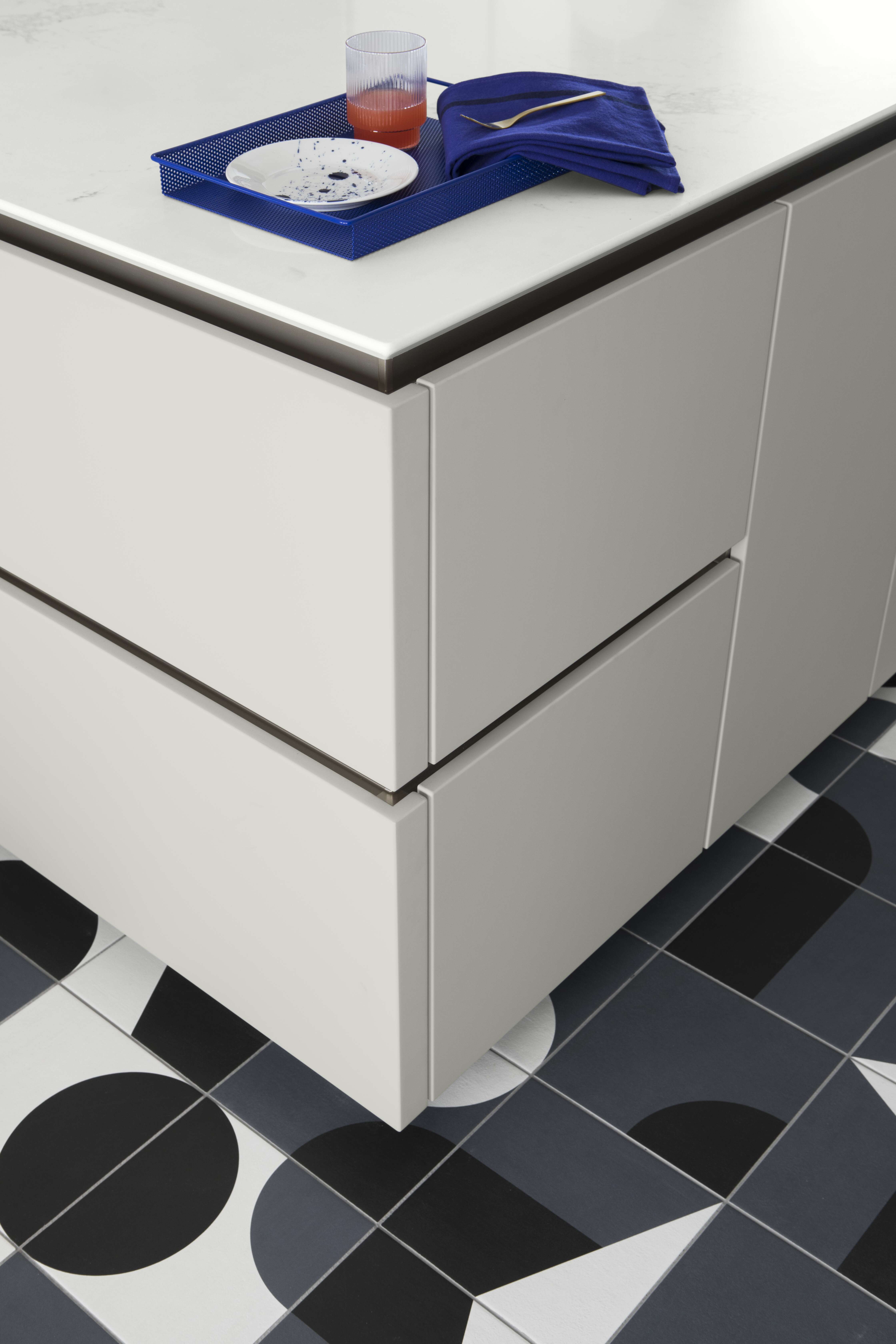 tiroirs-ilot-central-cuisine-sans-poignee-perene