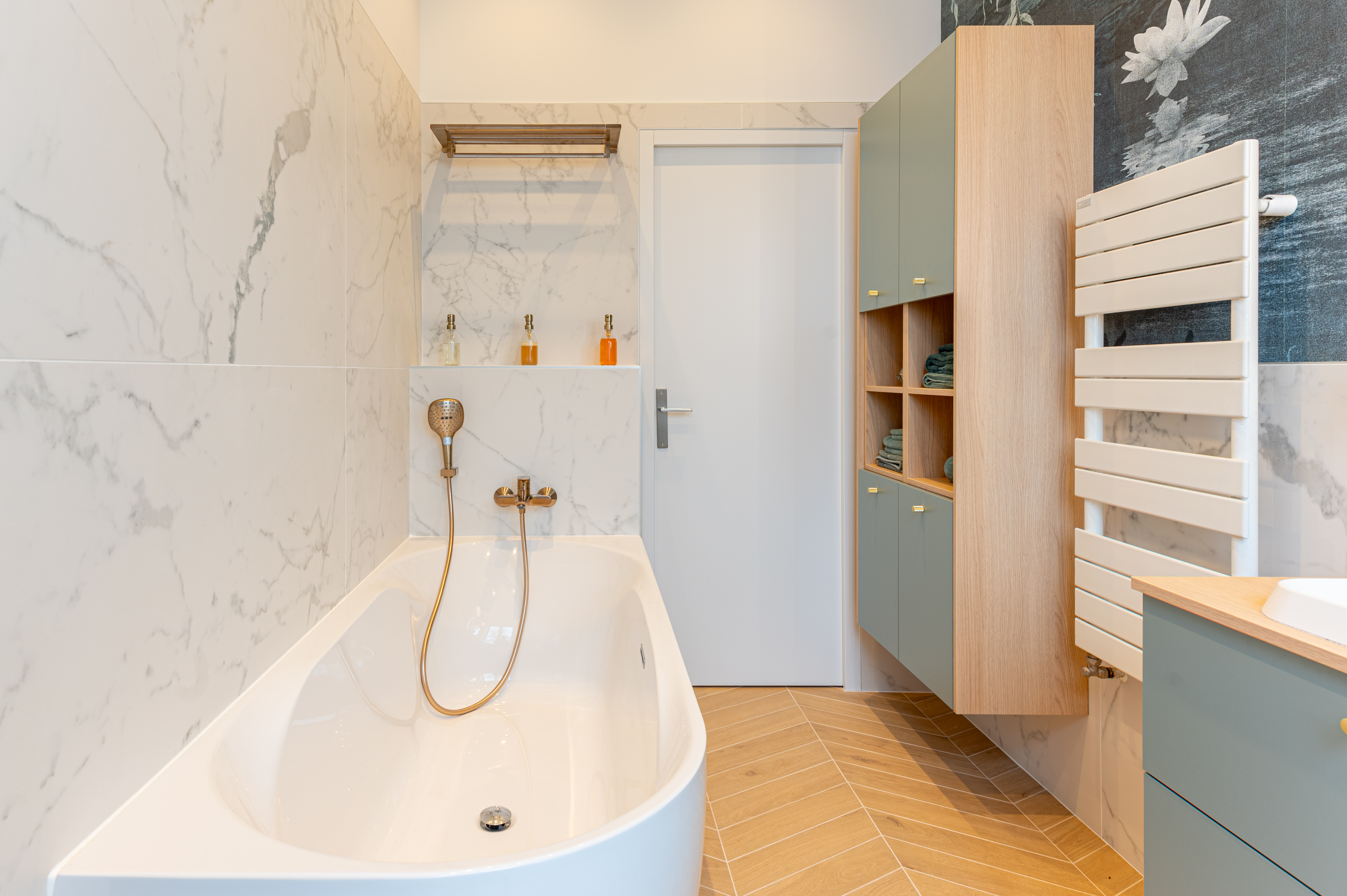 Perene-salle-de-bain-bois-vert