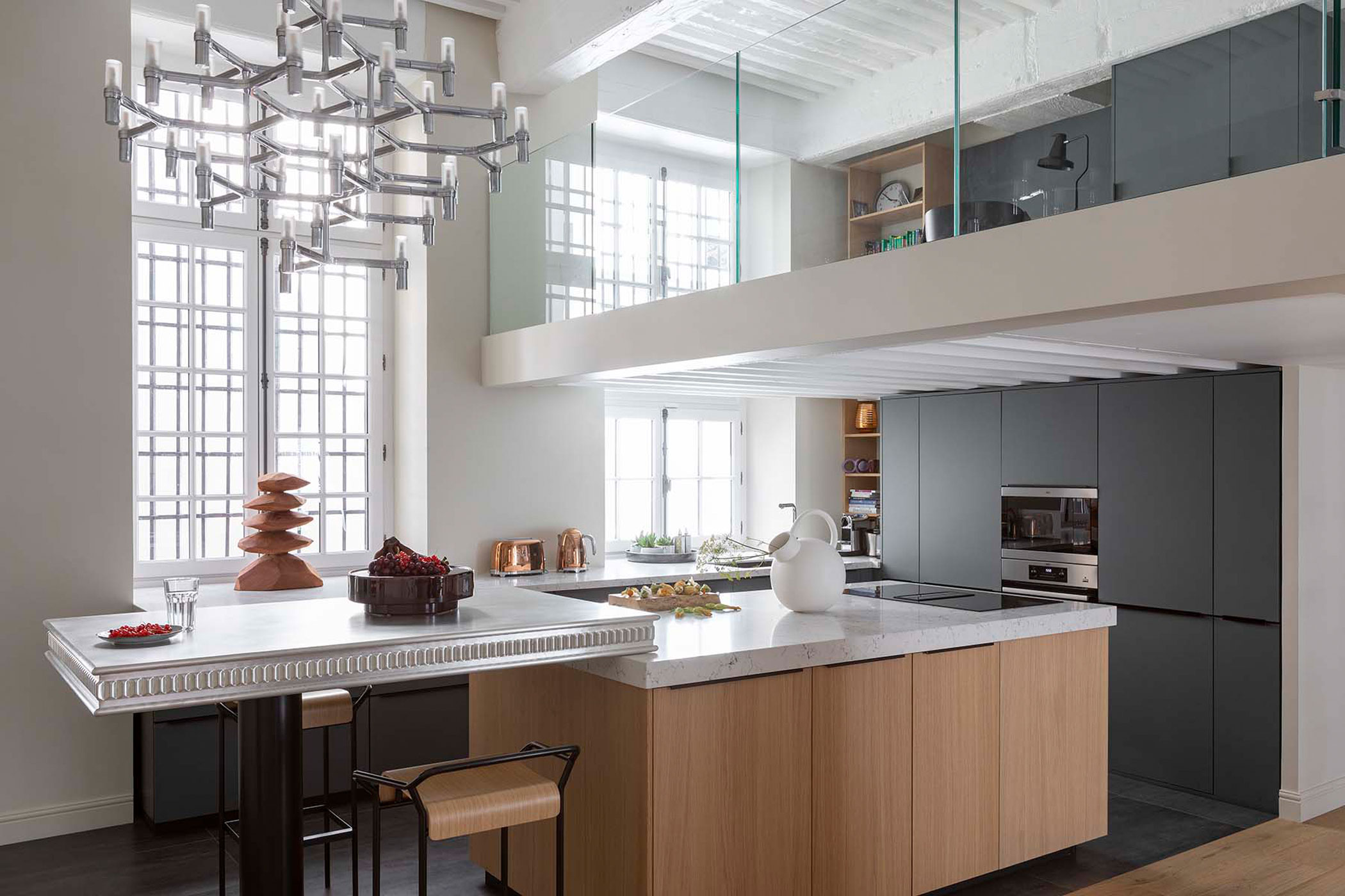 Cuisine-sous-mezzanine-ilot-central-Perene