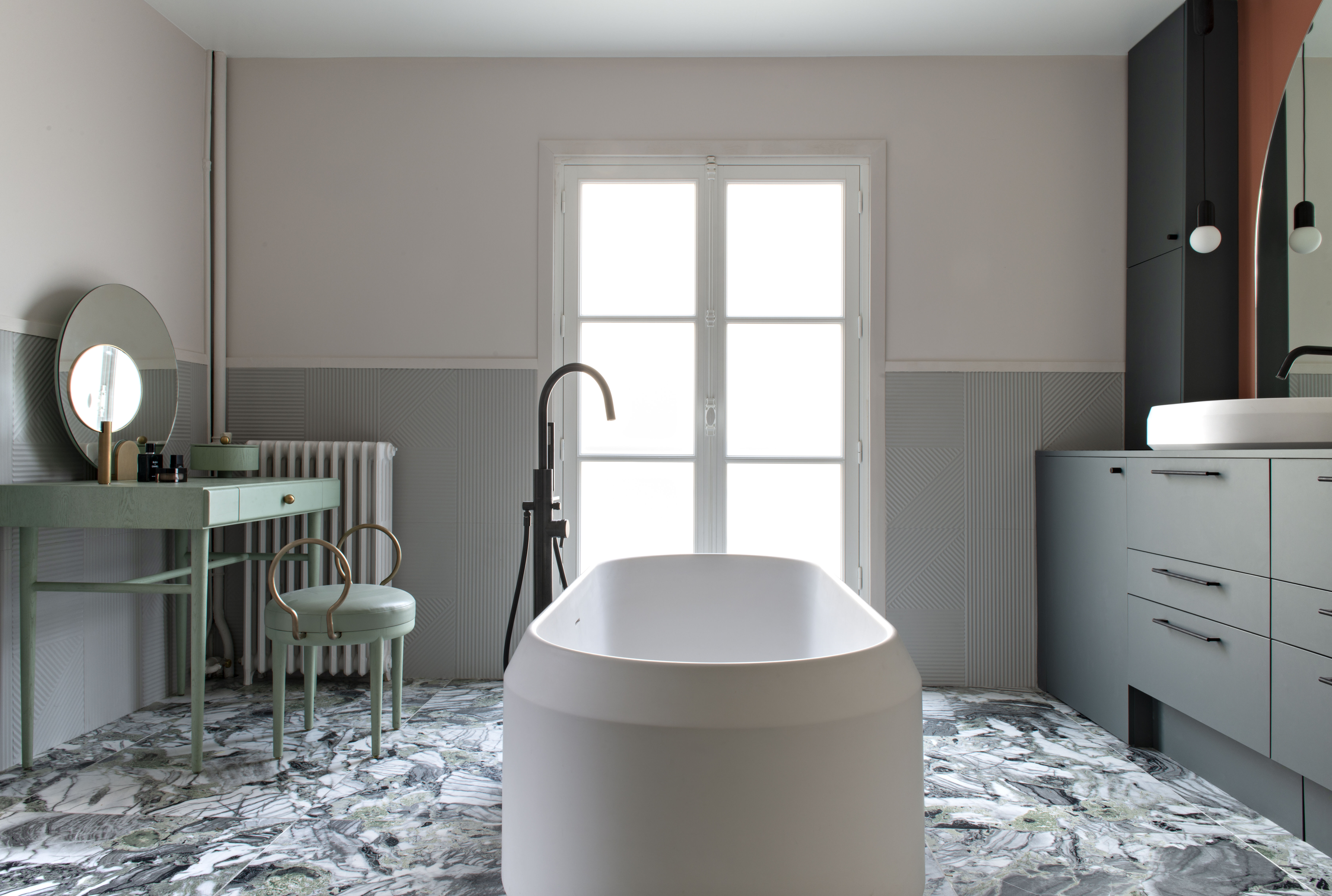 Salle-de-bains-luxueuse-Perene