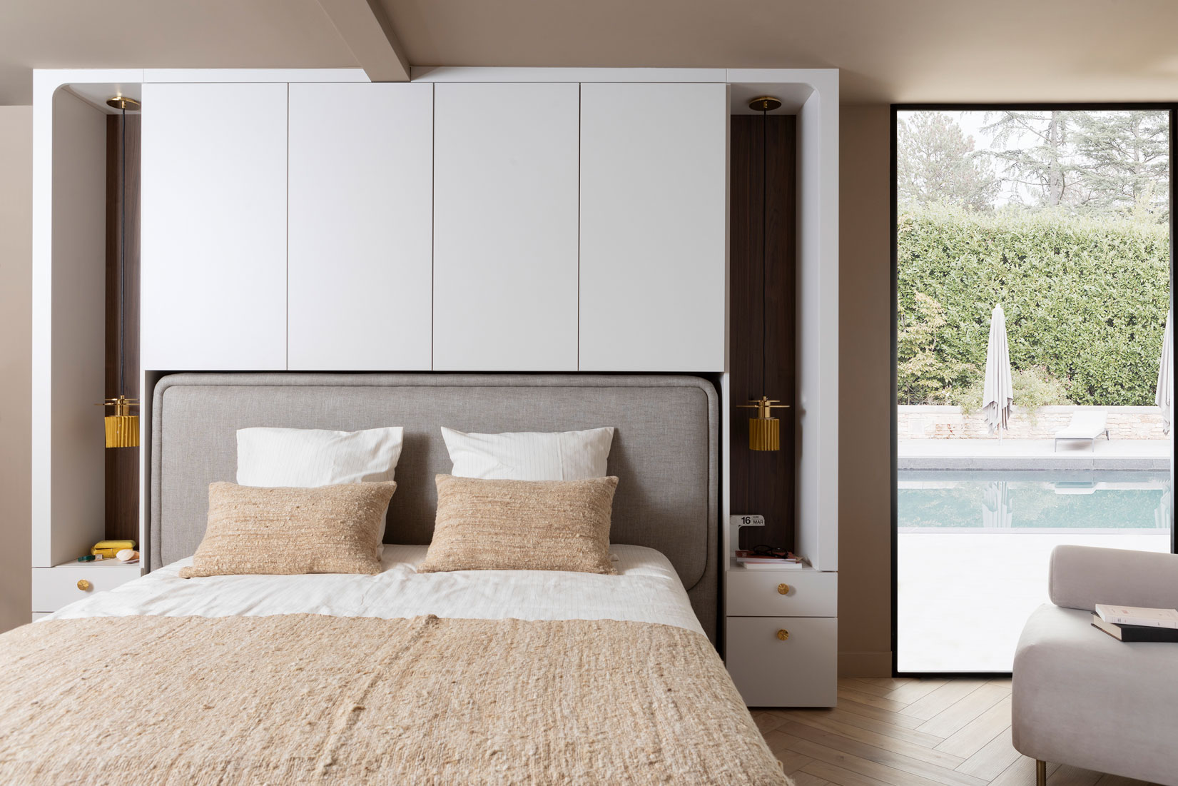 rangement-sur-mesure-tete-de-lit-Perene