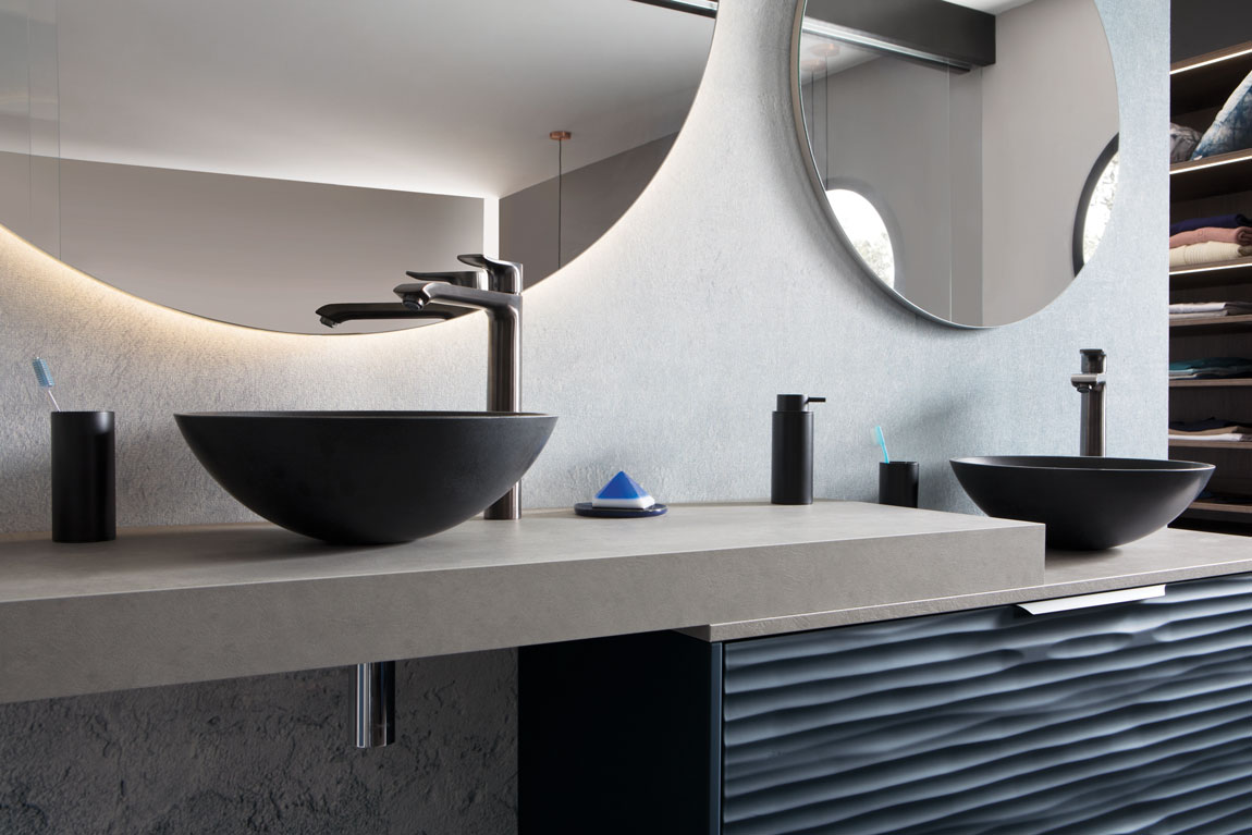 salle-de-bain-moderne-noir-gris-antracite-doublevasques-perene