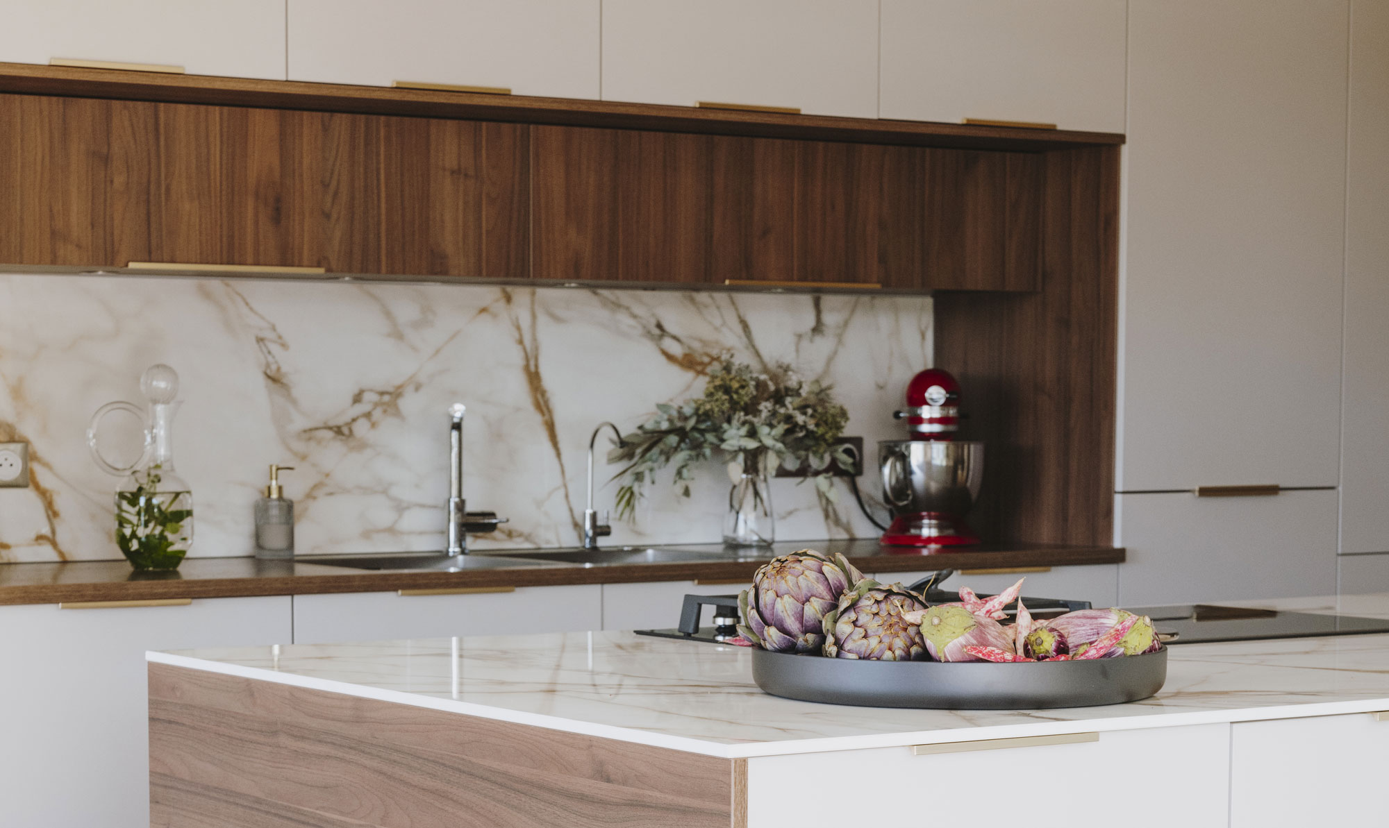 Cuisine-claire-bois-marbre-blanc