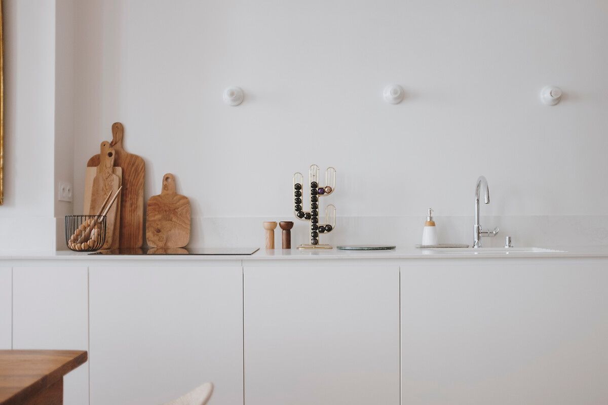 Cuisine-claire-blanche-nuances-bois