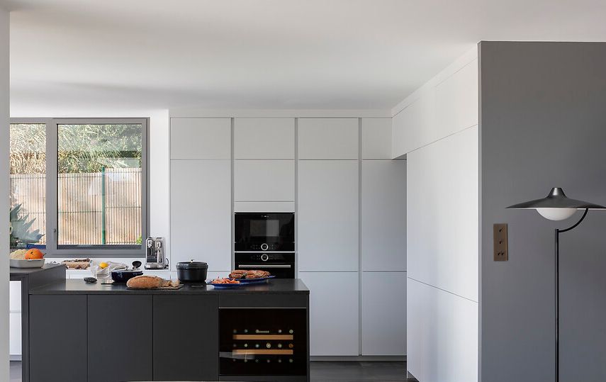 Cave-a-vin-sur-mesure-ilot-central-Perene