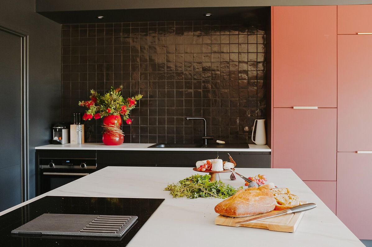 Cuisine-noir-credence-couleur