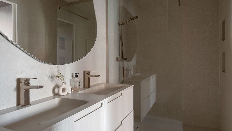 salle-de-bain-minimalisme-elegante-Perene