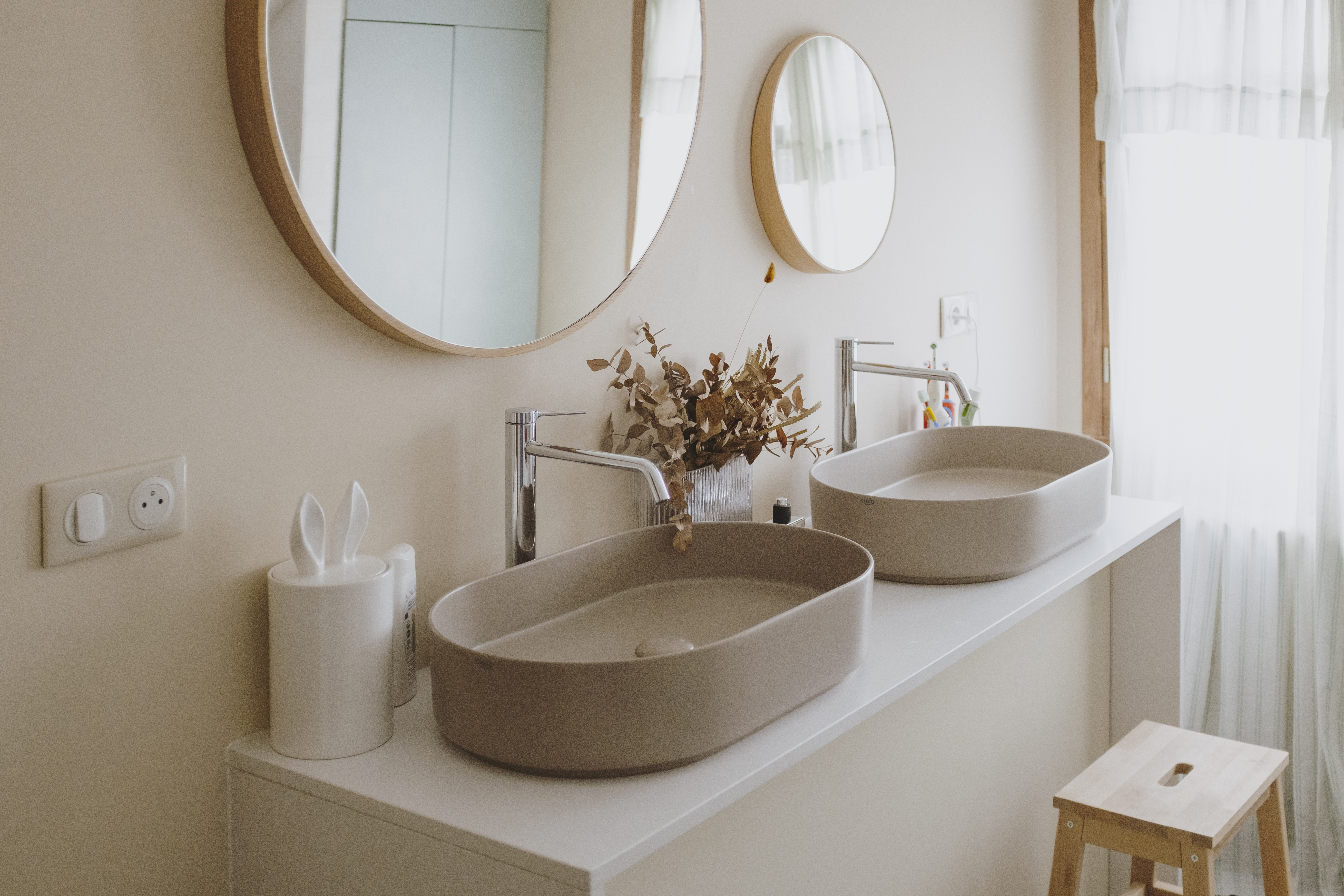 Salle-de-bain-minimaliste-sur-mesure-personnalise