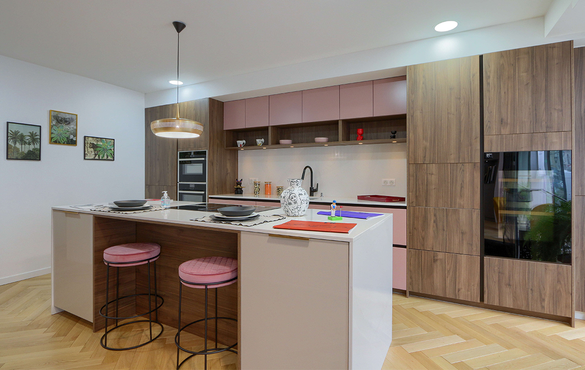 cuisine-ilot-bois-et-rose-perene-versailles