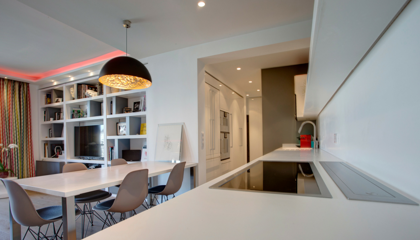 Perene%20Trocad%C3%A9ro%20Paris%2016%20Cuisine%20ouverte%20laque%20blanche%209