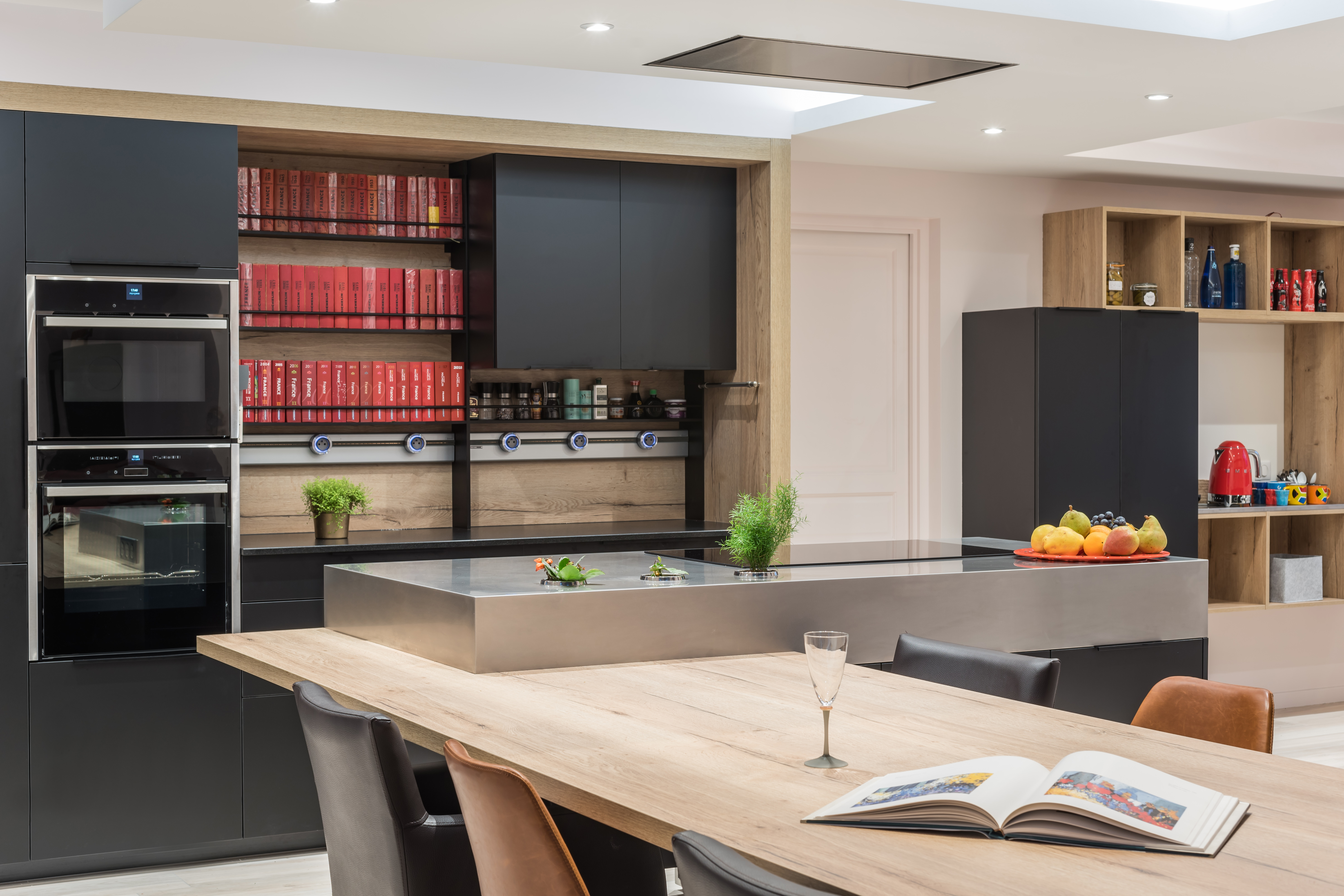 perene_lyon_cuisine-noir-bois