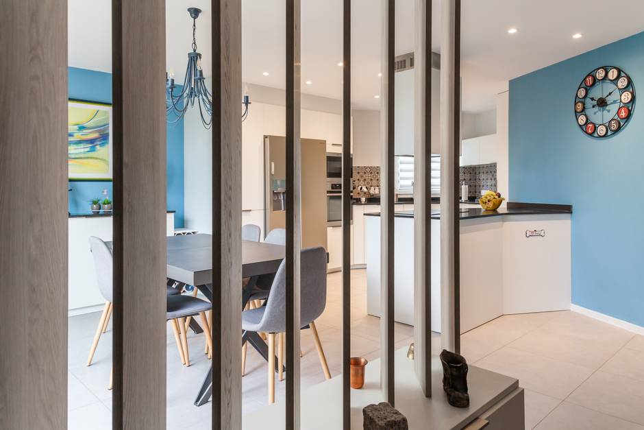 cuisine-moderne-perene-bleu-design-sur-mesure