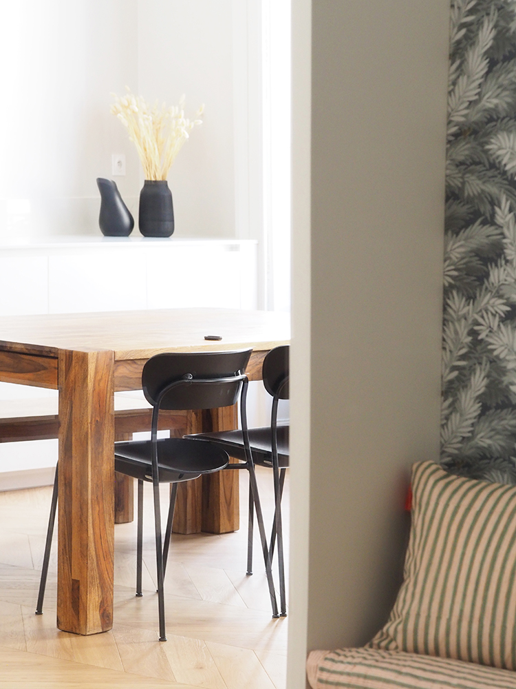 cuisine%20blanc%20d%C3%A9tail%20table%20et%20plan