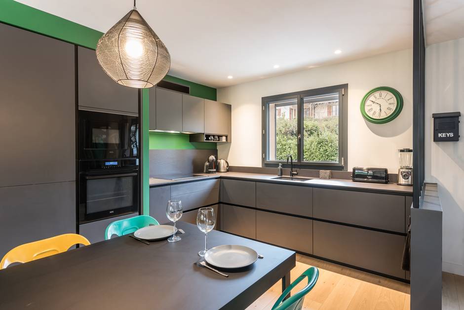 cuisine-moderne-perene-agencement-lyon-vert-carbone-f%C3%A9nix