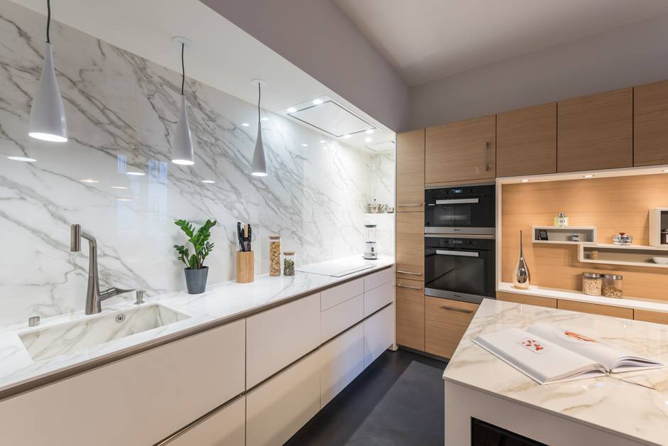 perene-lyon-agencement-cuisine-sur-mesure-marbre-balnc-bois-luxe
