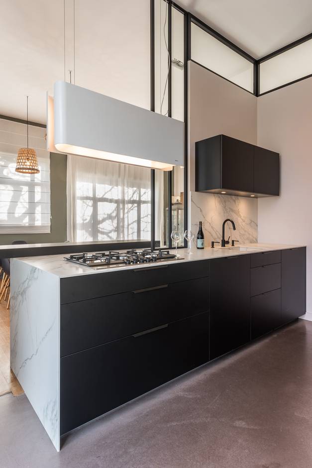 perene-cuisine-agencement-lyon-blanc-noir