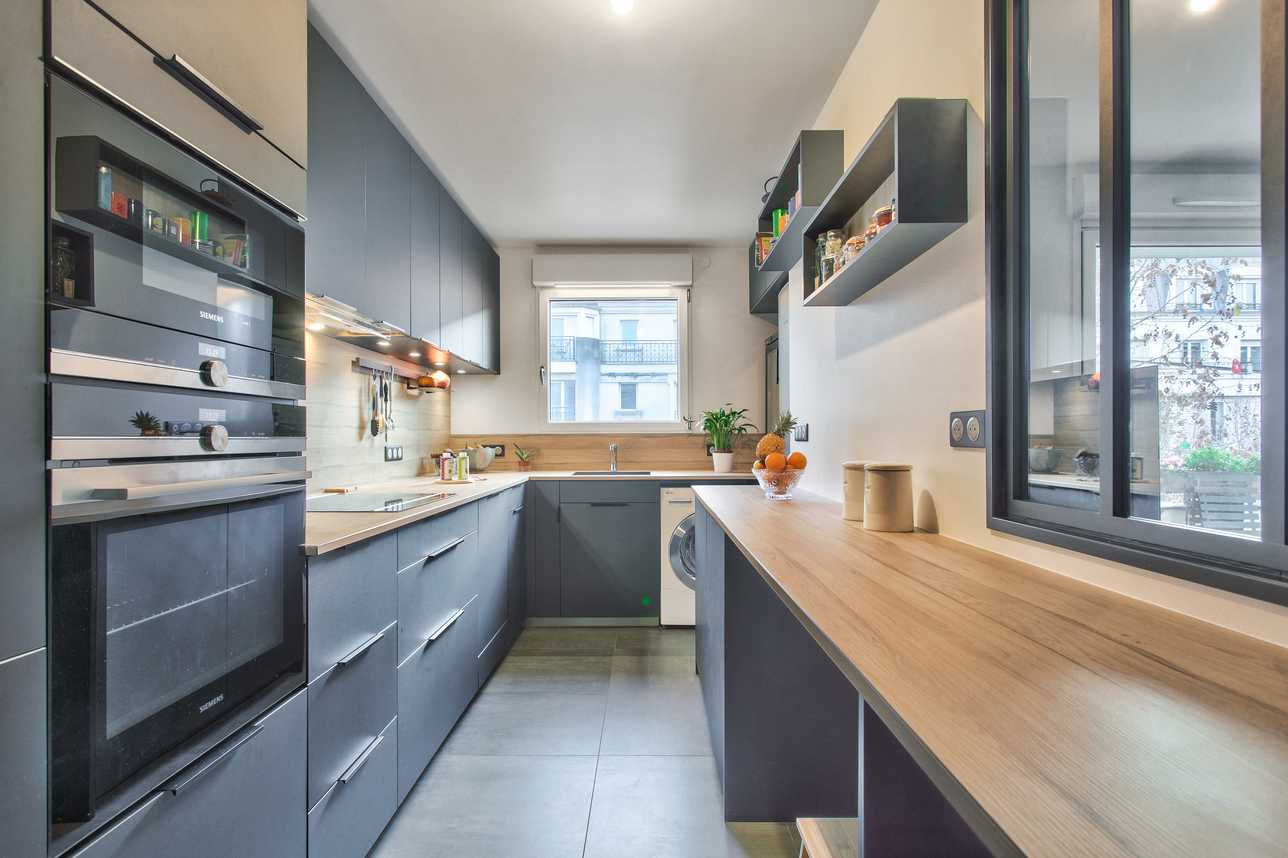 perene_boulogne_Une%20cuisine%20noire%20moderne%20et%20design_92214_03