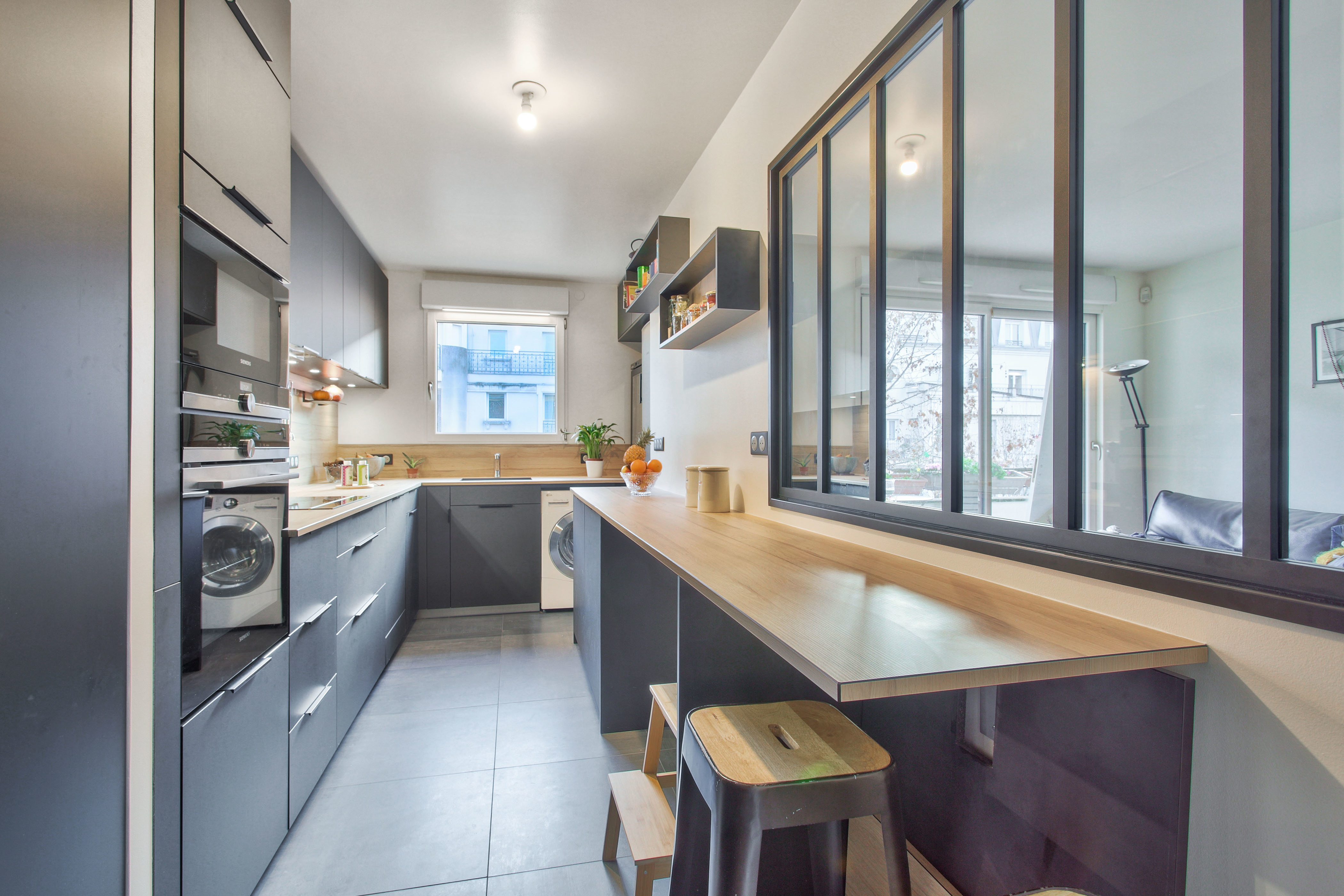 perene_boulogne_Une%20cuisine%20noire%20moderne%20et%20design_92214_02