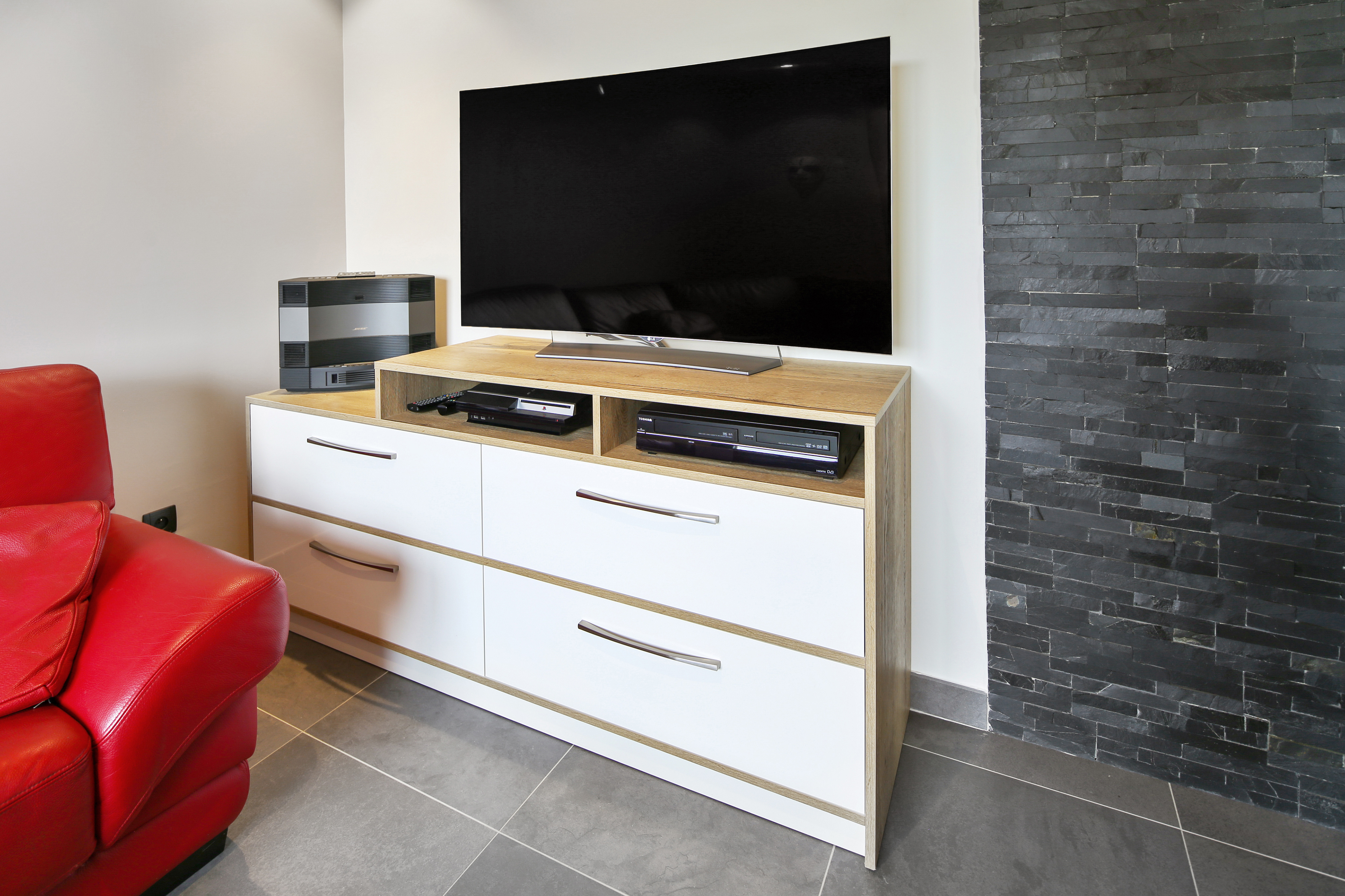 cuisine-moderne-ilot-blanche-noire-perene-saint-martin-en-haut-7_1