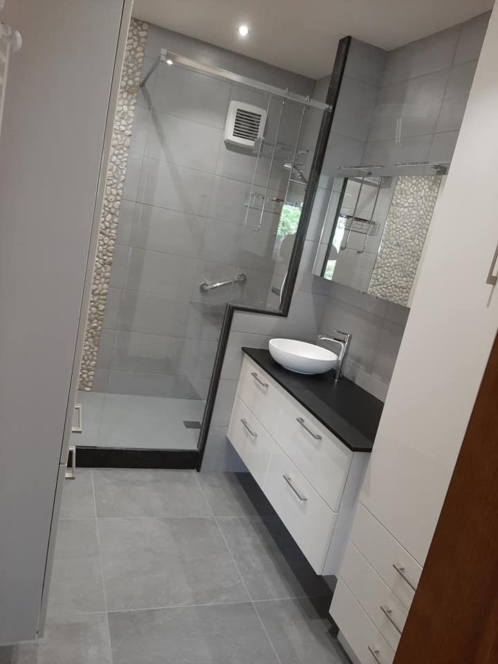 Salle%20de%20bains%20laqu%C3%A9%20blanc