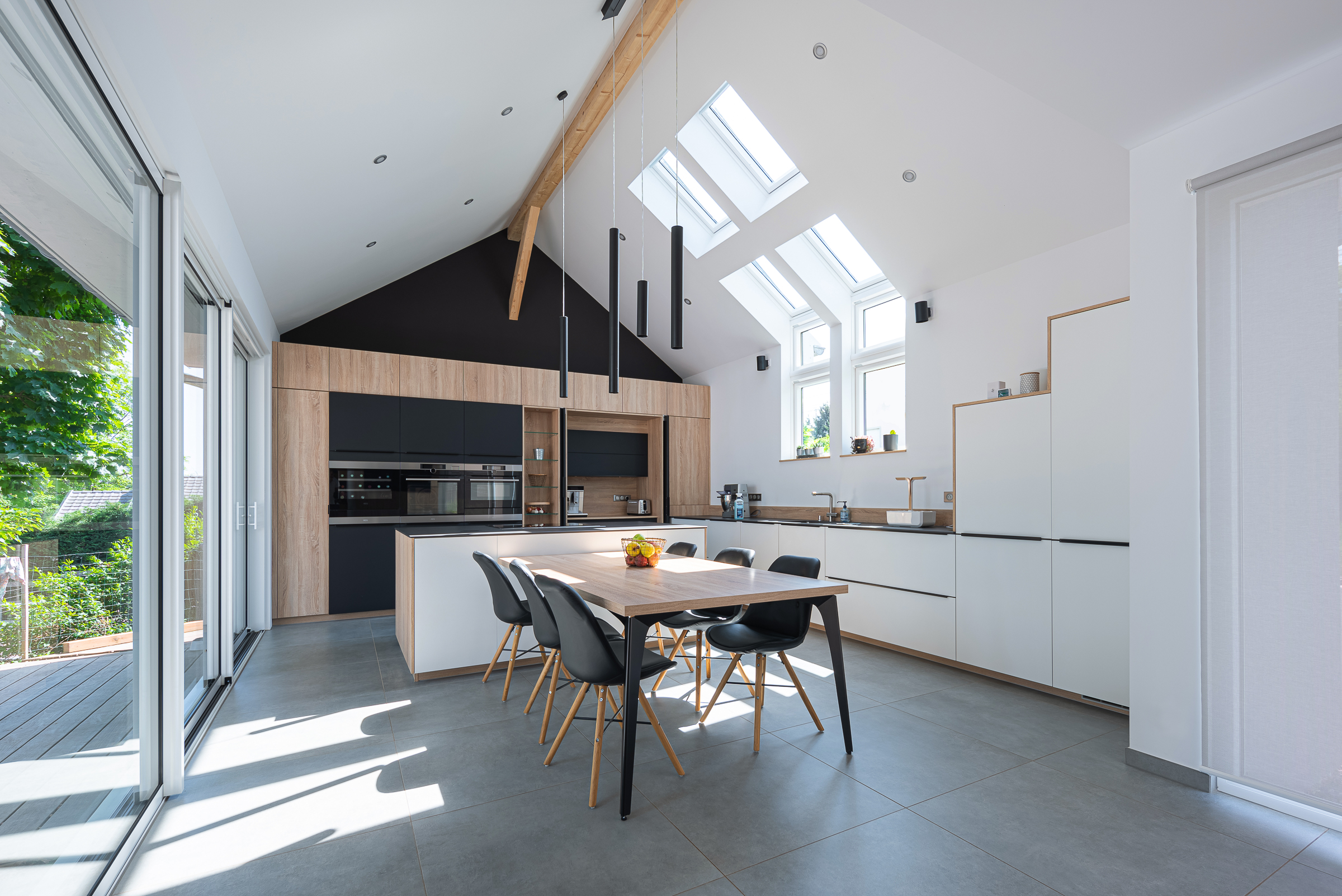 Cuisine%20ouverte%20blanc%20bois%20et%20noir%201%20BD