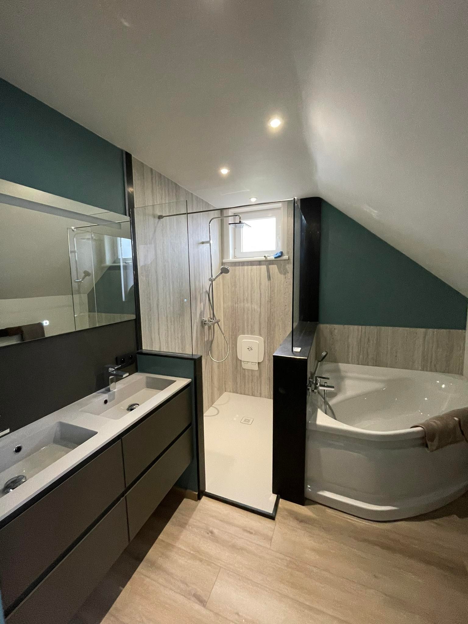 317518639_1082805775747343_8889470612181904586_n