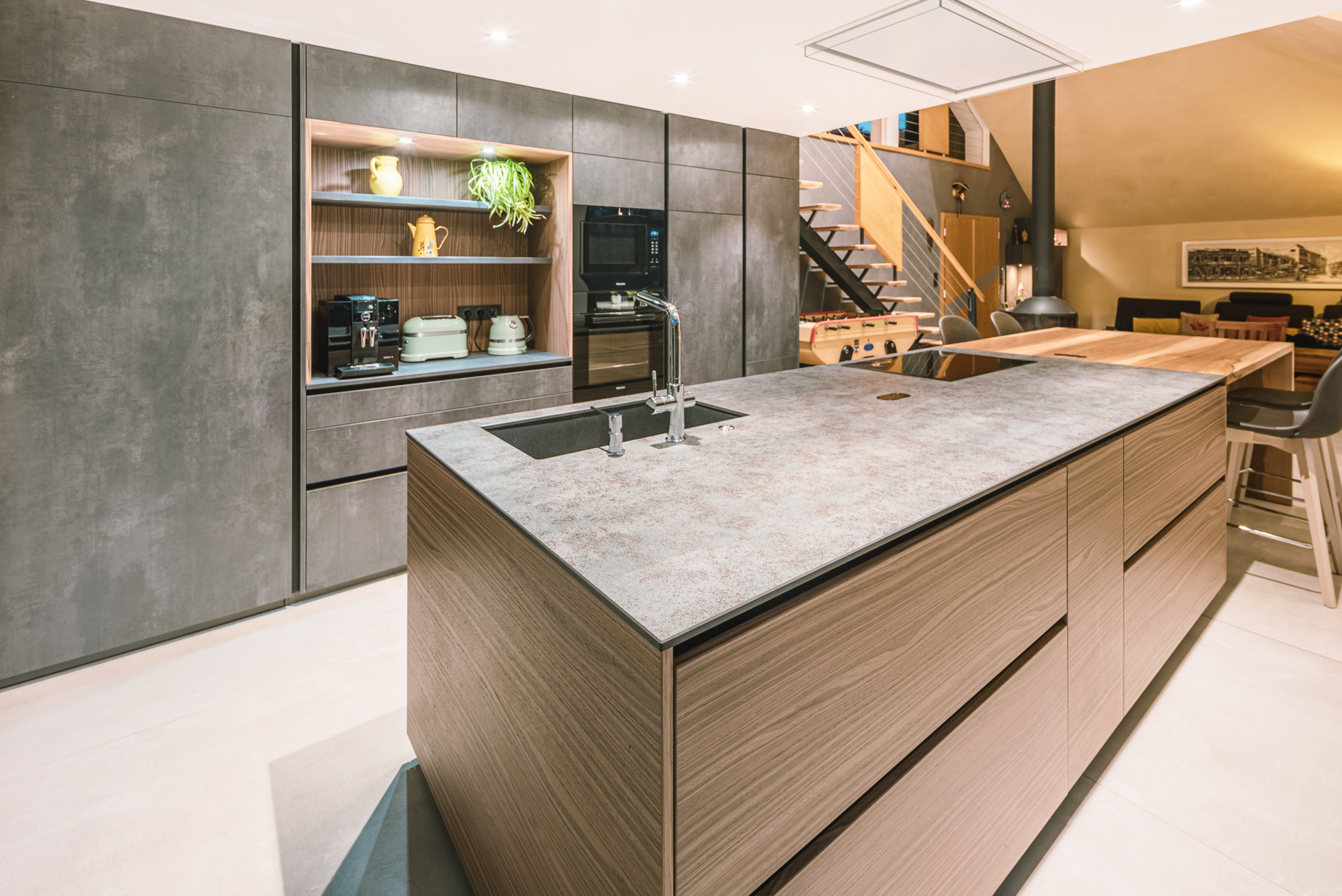 Cuisine%20noyer%20et%20b%C3%A9ton%20anthracite