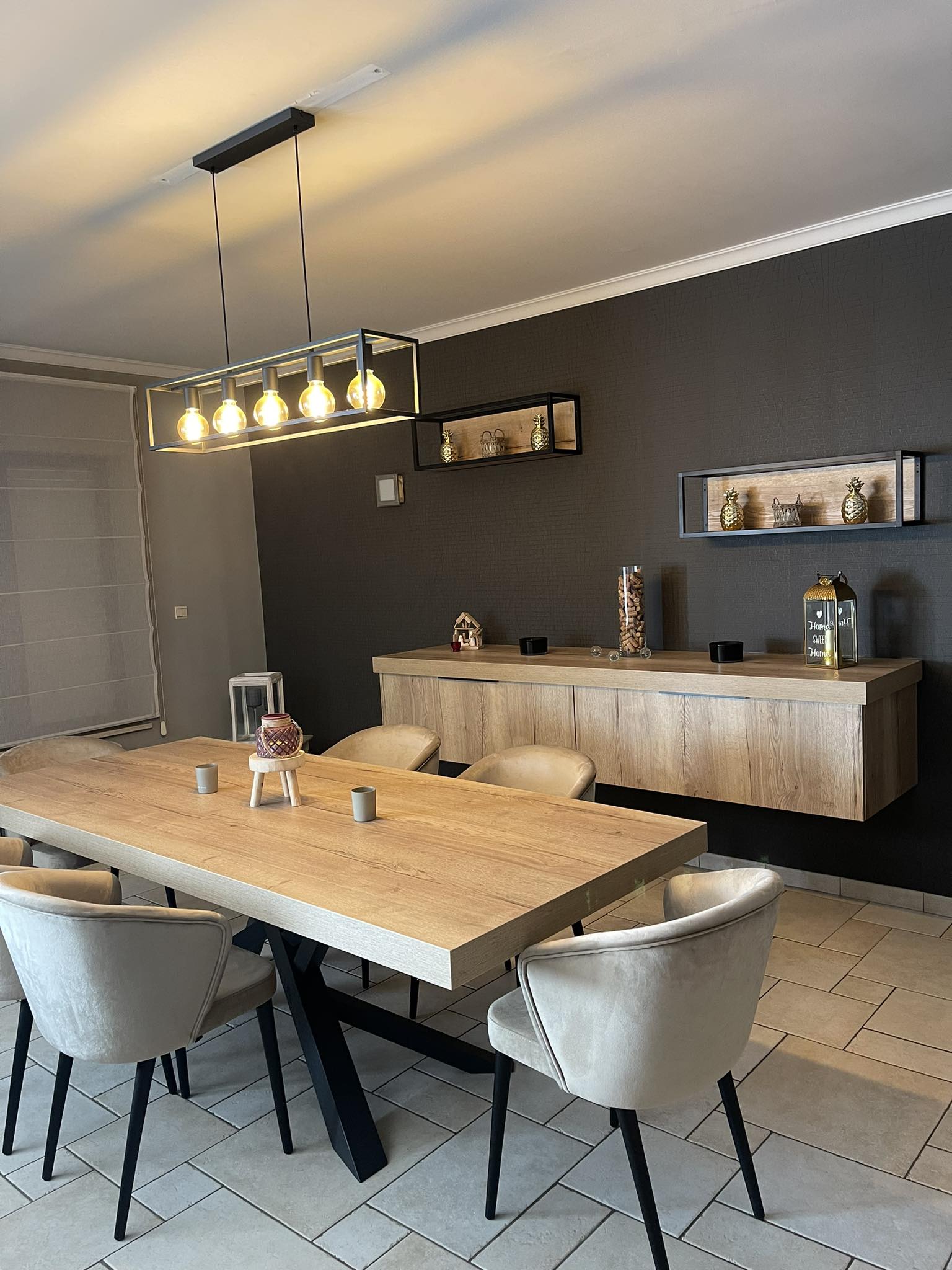 Buffet%20%2B%20table